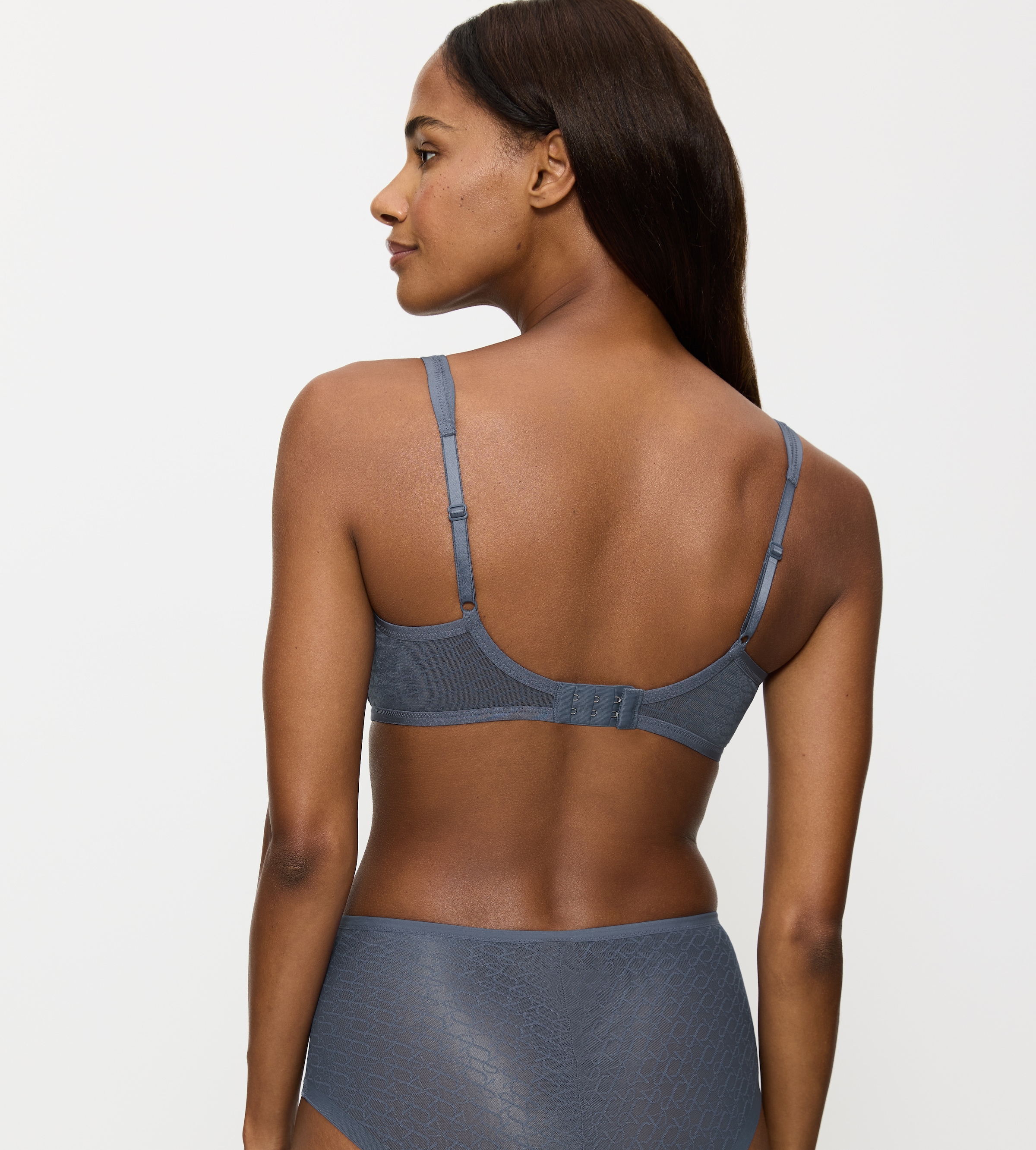 Triumph Minimizer-BH »Signature Sheer« verkleinert die Brust optisch um eine Cup-Größe, Spitze