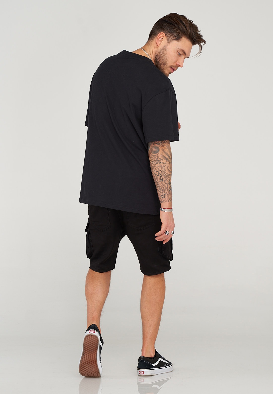 behype Shorts »STANLAY«, mit modischen Cargotaschen