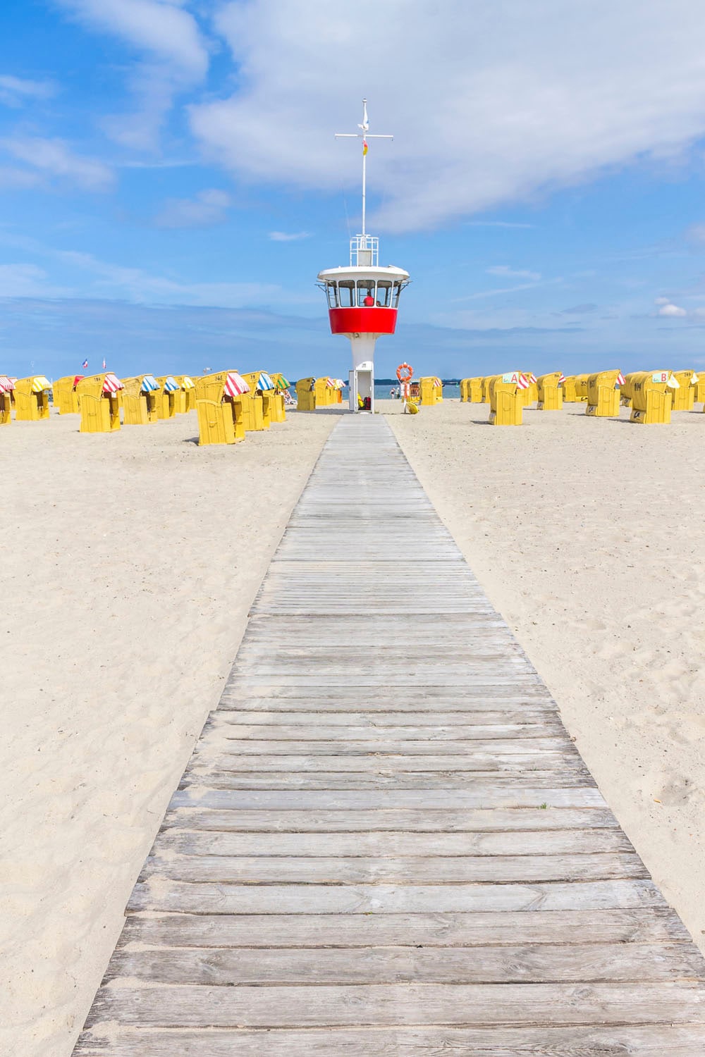 queence Acrylglasbild »Early«, Strand-Steg-Meer-Meer Bilder-Leuchtturm, (1 St.), Fine Art-Print in Galeriequalität