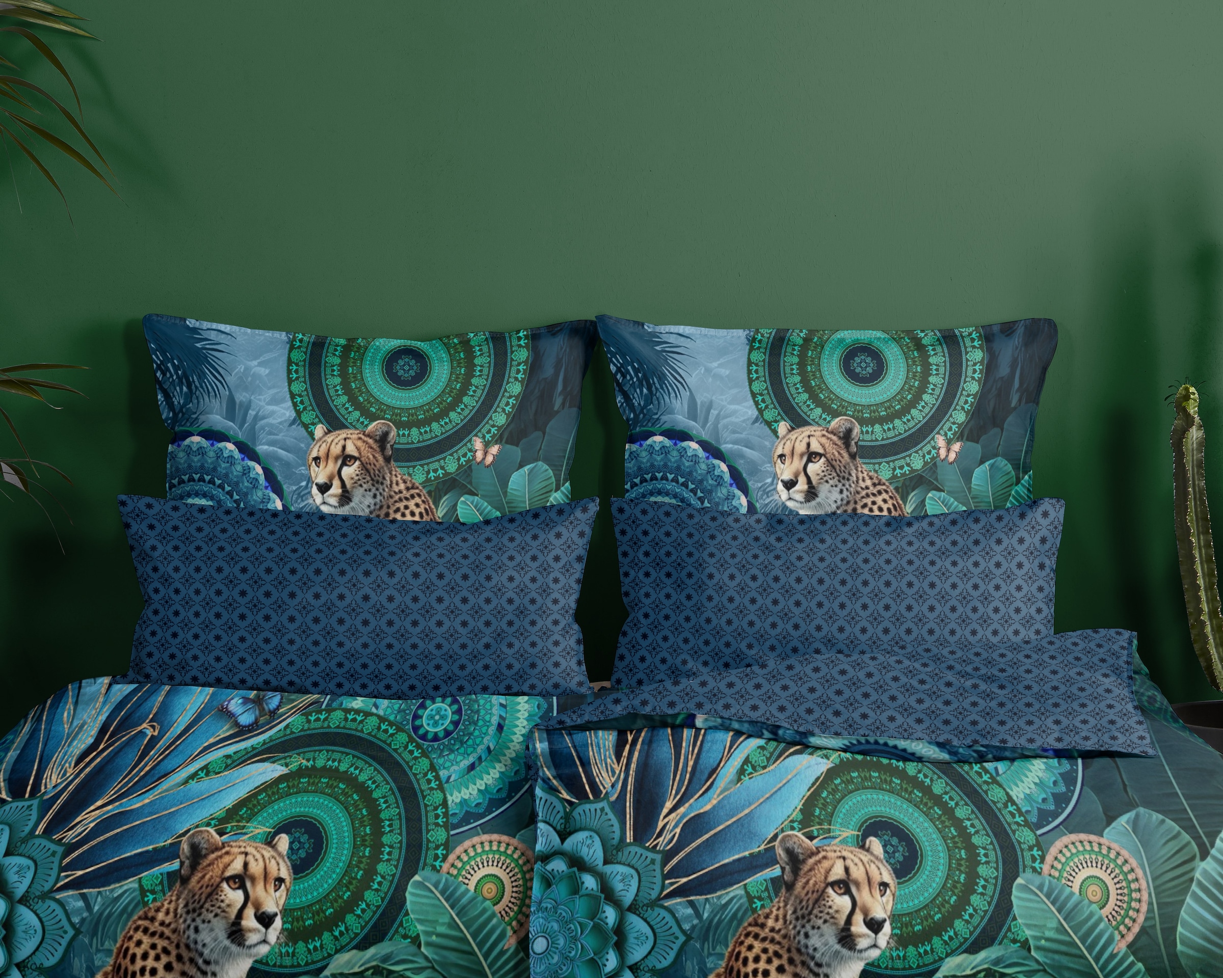 hip Wendebettwäsche »Nyah«, Satin, Reißverschluss, Wendeoptik, Mandala, Leopard, Blau, Grün