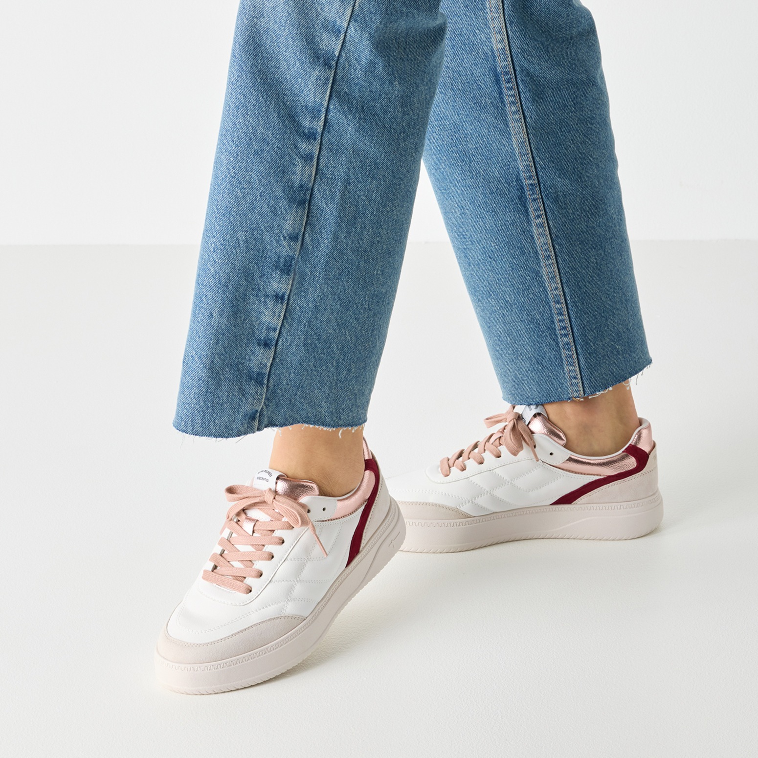 Tamaris Plateausneaker, Freizeitschuh, Halbschuh, Schnürschuh mit trendiger Ziersteppung