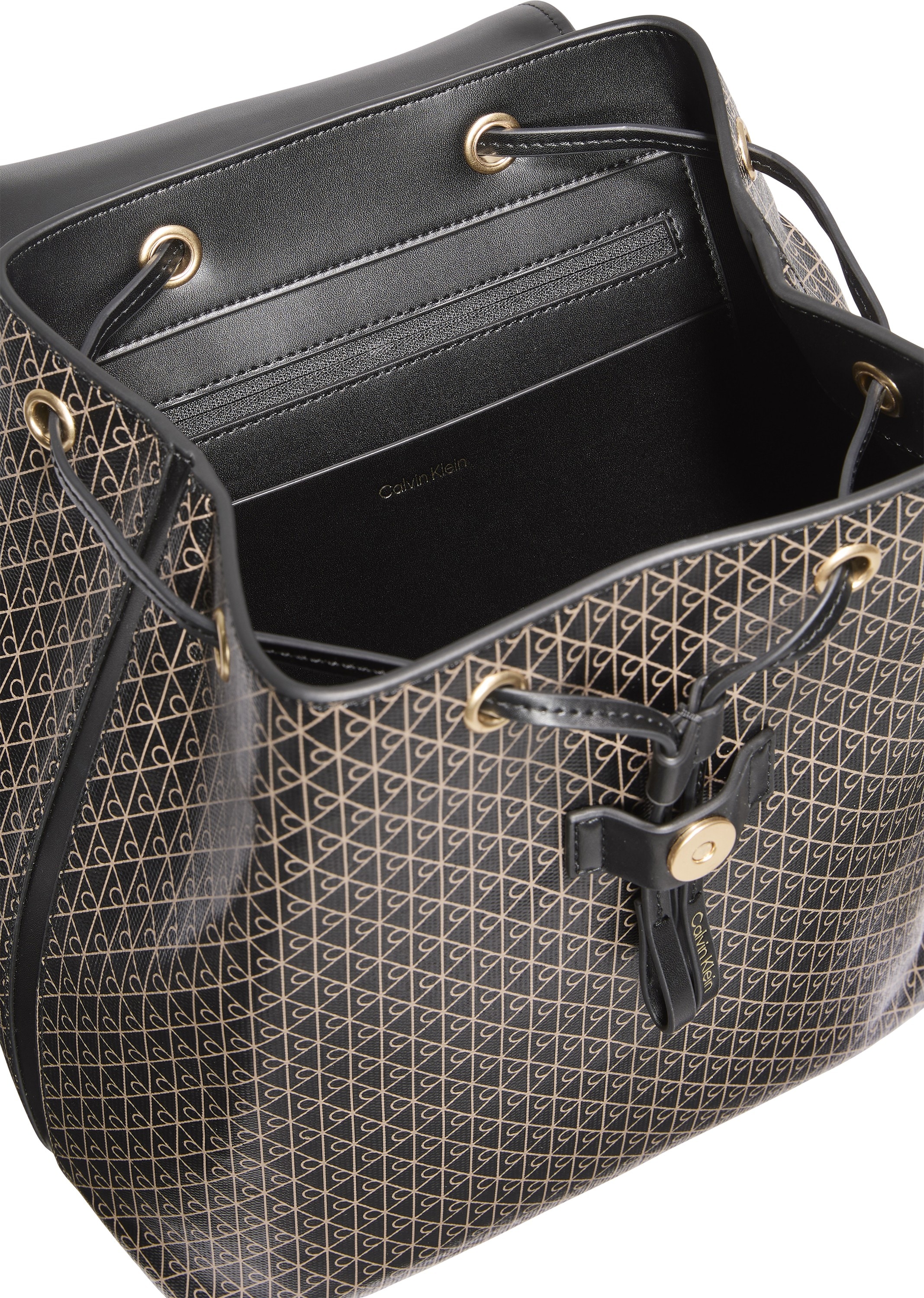 Calvin Klein Cityrucksack »AOP FLAP BACKPACK« Freizeitrucksack, Damen Rucksack mit Monogramm-Print