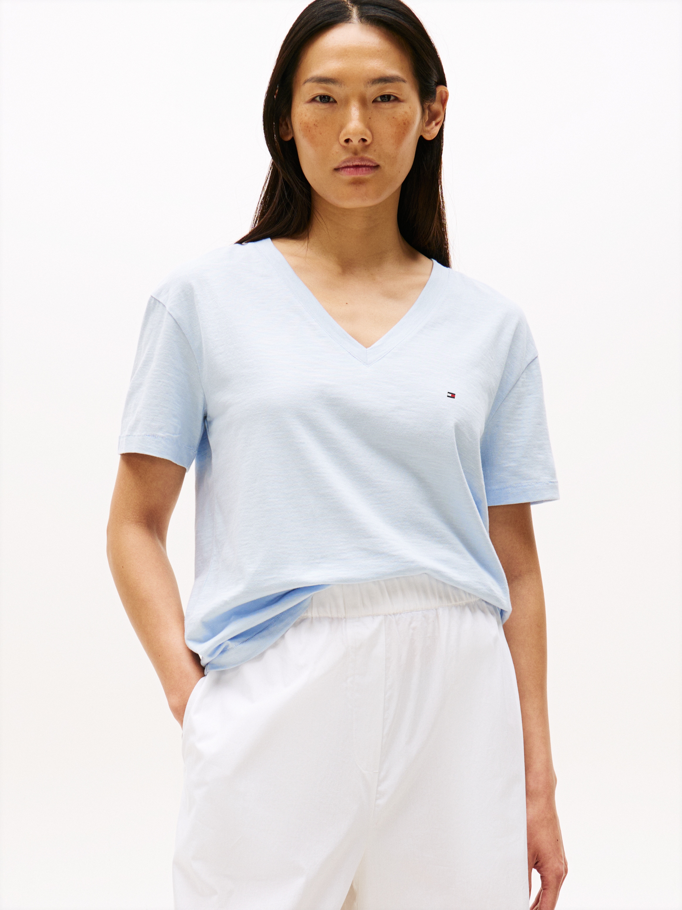 Tommy Hilfiger T-Shirt "SLUB CROP V-NK SS", mit offener Kante, mit Logostic günstig online kaufen