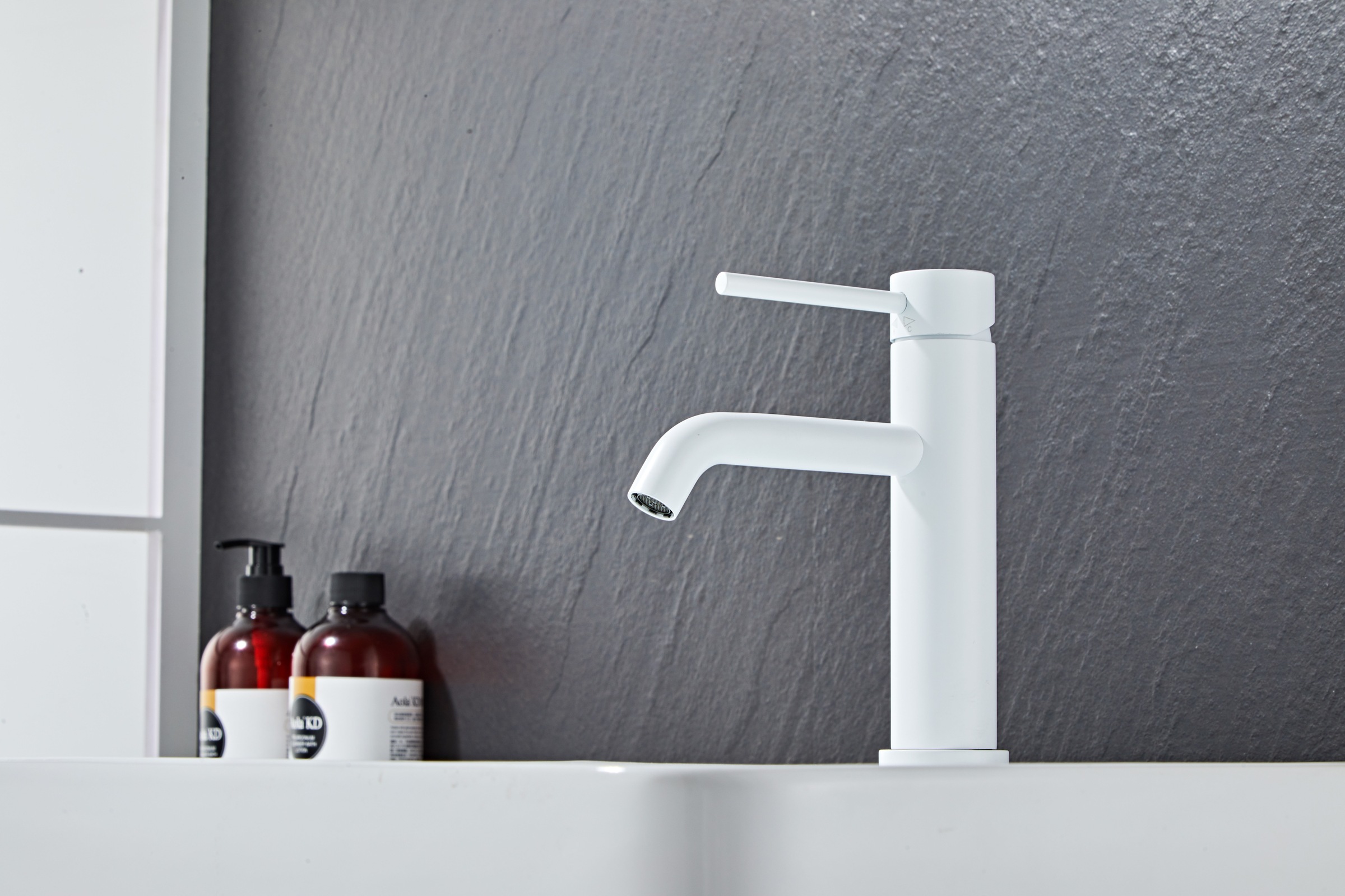 Badarmatur ØRESUND, B:4cm H:18,3cm T:16cm, weiß, Edelstahl, Armaturen, "Glockenblume", in verschiedenen Farben