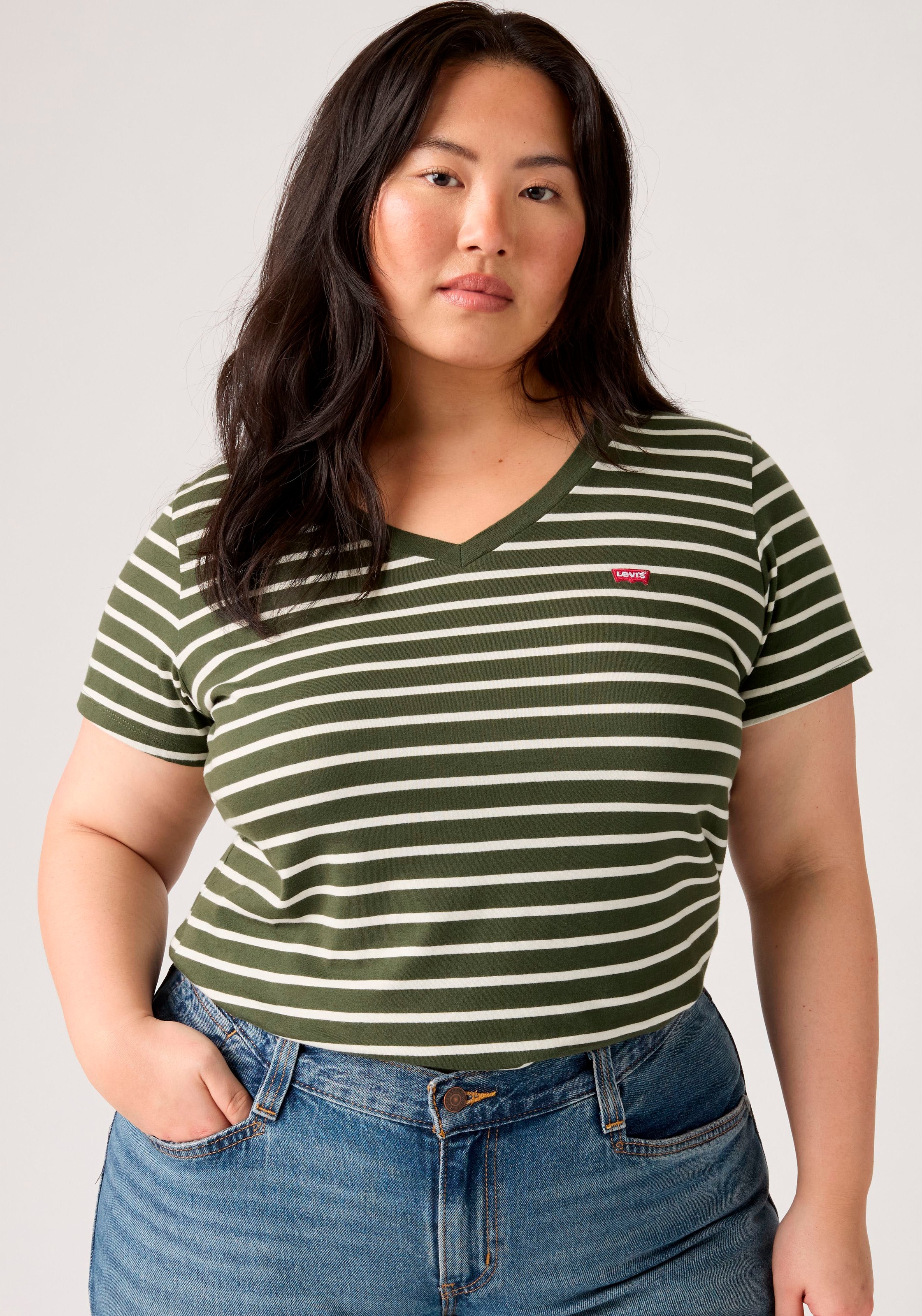 Levis Plus Kurzarmshirt "V NECK TEE" Gerade geschnittene Passform günstig online kaufen