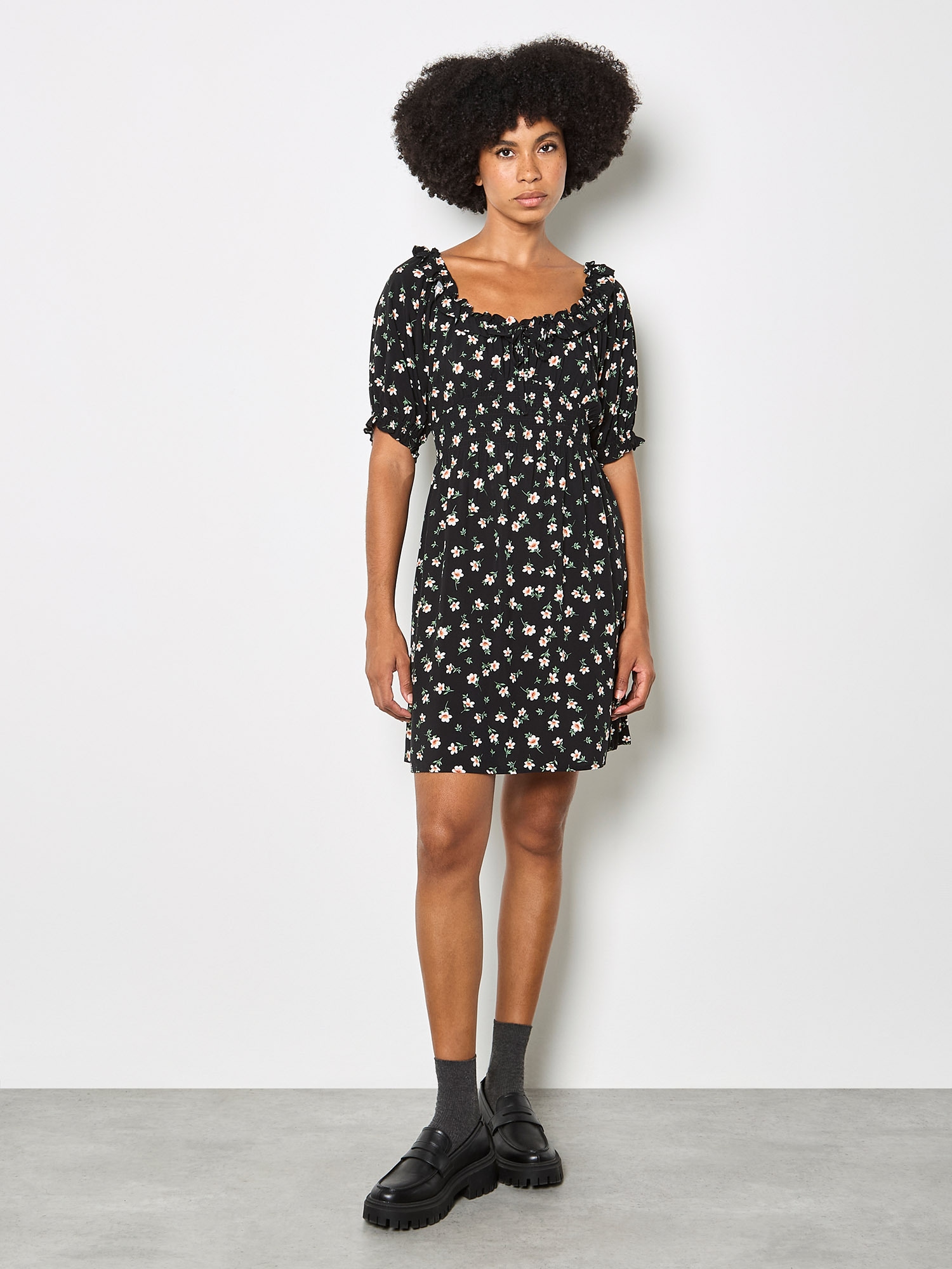 Apricot Minikleid »Mini-Kleid im Milchmädchen-Stil« mit Blumenrüschen