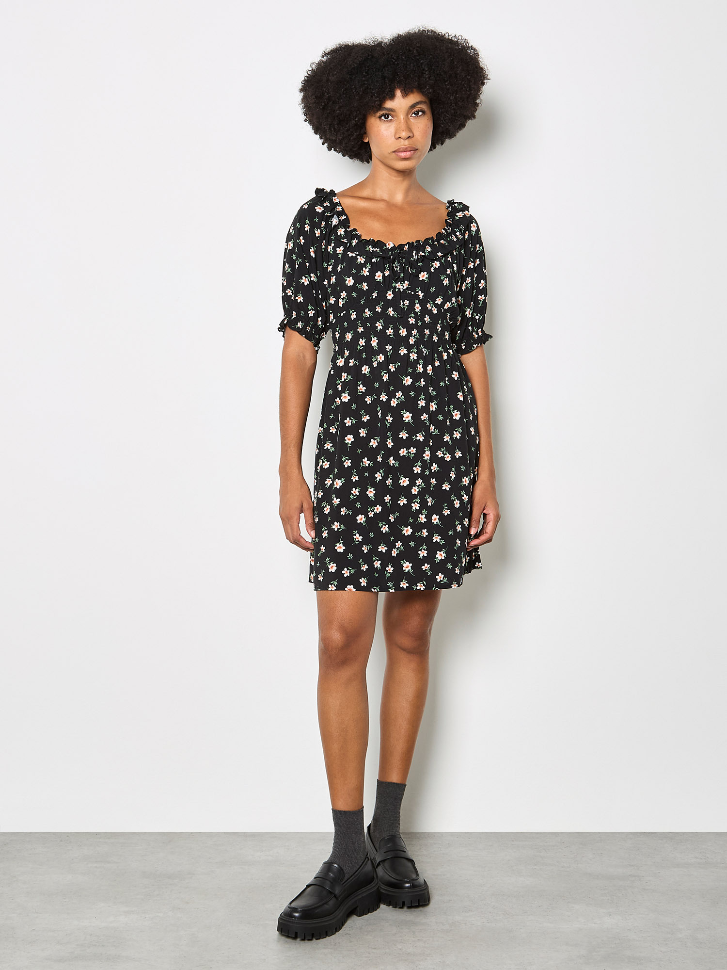 Apricot Minikleid "Mini-Kleid im Milchmädchen-Stil" mit Blumenrüschen