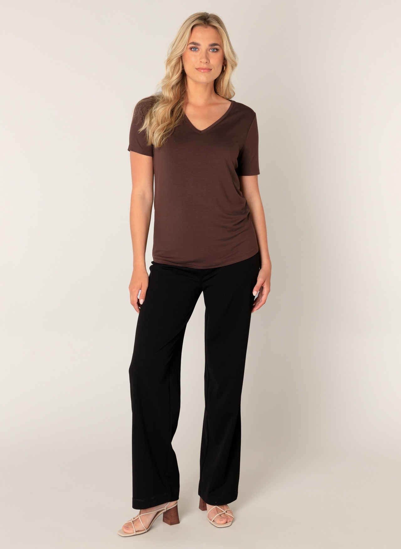 Base Level T-Shirt »Yanic«, mit V-Ausschnitt
