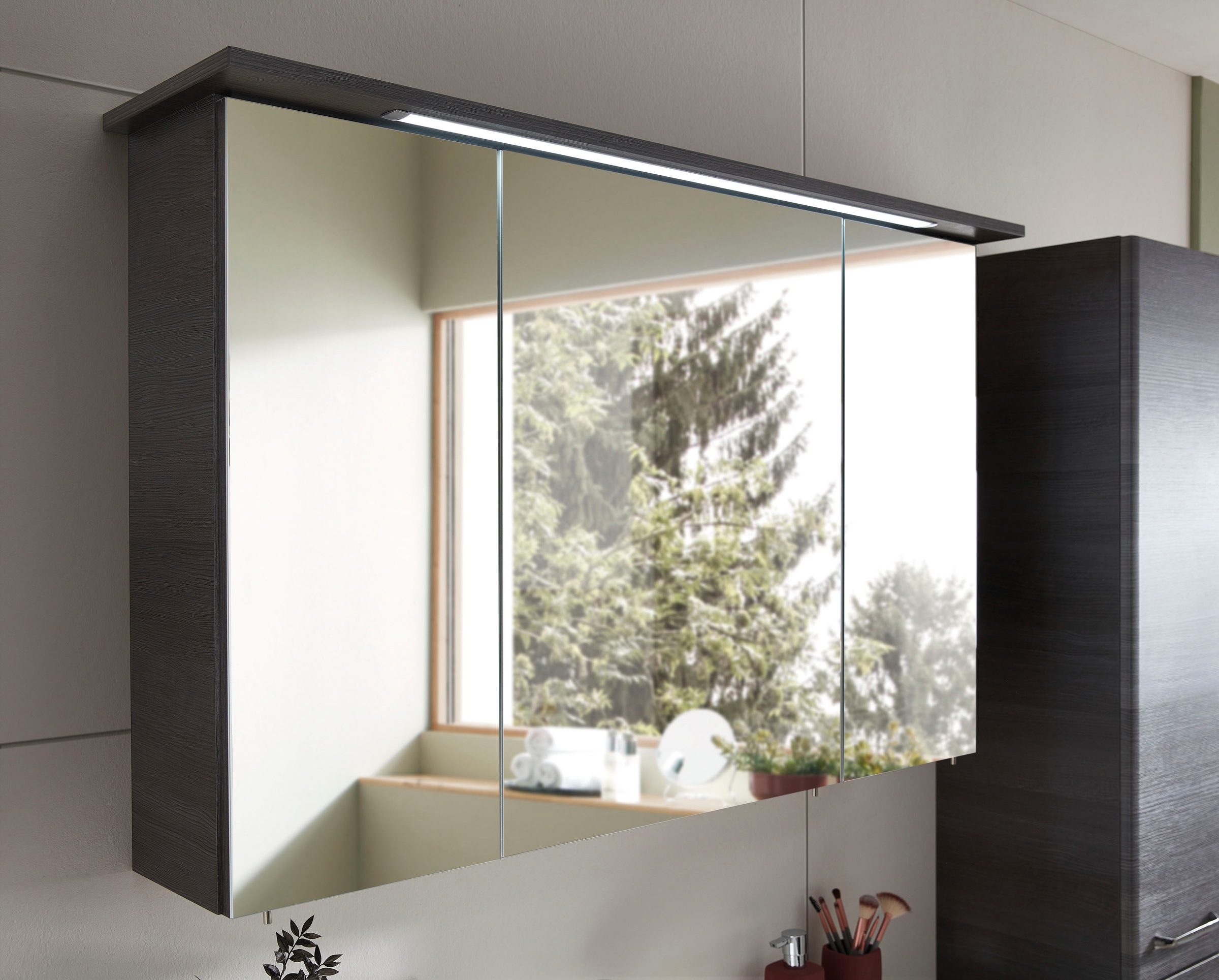 Saphir Badmöbel-Set »Quickset 3-teilig, Mineralmarmor-Waschtisch und LED-Spiegelschrank«, (4 St.), mit Hochschrank, inkl. Türdämpfer, 7 Türen, 1 Klappe, 2 Schubladen