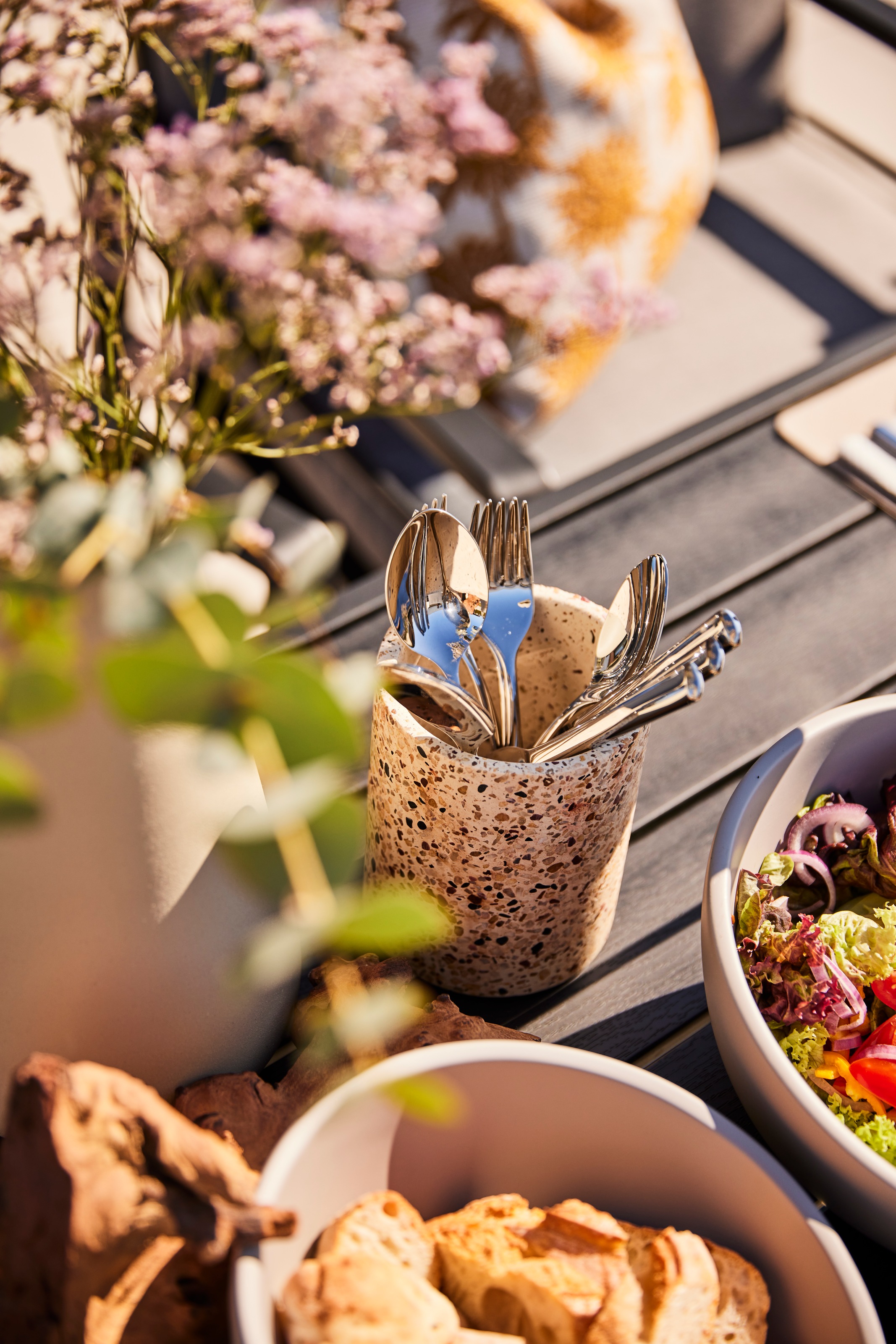 Thumbnail - APS Besteckhalter "Besteckbehälter -TERRAZZO- Ø 11 cm, Höhe ca. 13,5 cm" in Terrazzo Optik, mit möbelschonender Untersei...