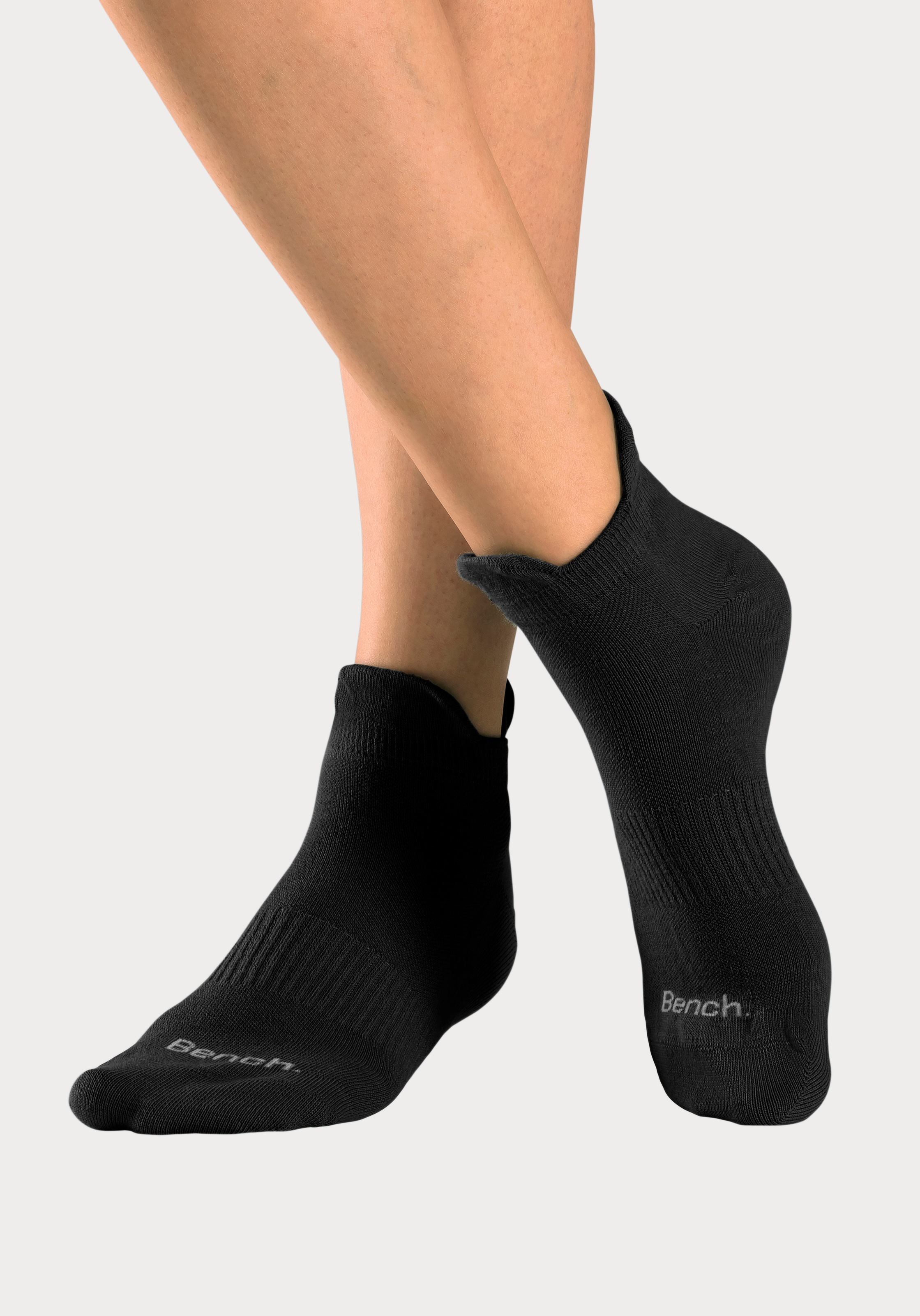 Bench. Sneakersocken, (Packung, 6 Paar), mit feiner Mesh Konstruktion und Mittelfußgummi
