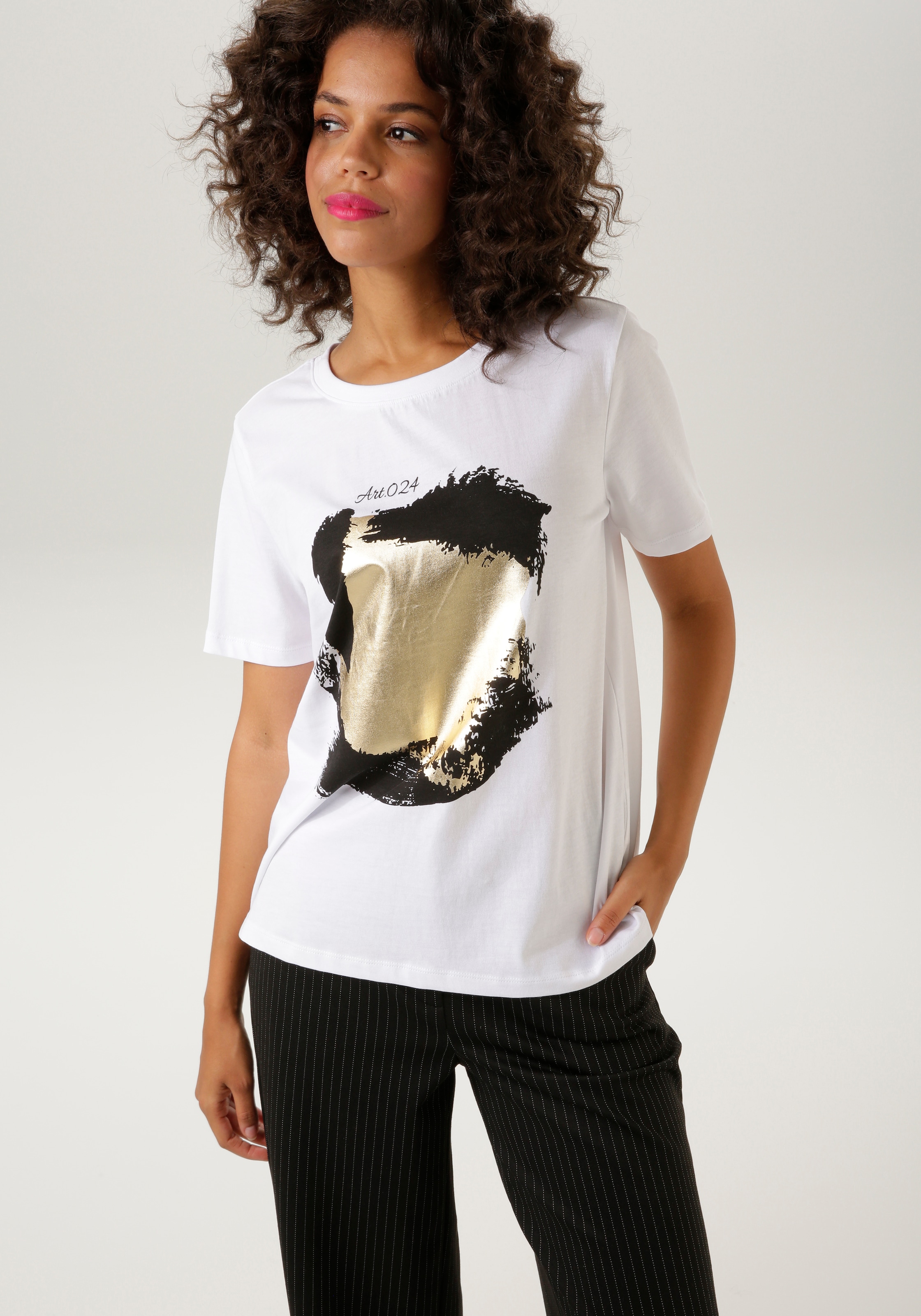 - BAUR | T-Shirt, CASUAL Foliendruck Aniston verzierter bestellen mit goldfarbenem Frontprint NEUE KOLLEKTION