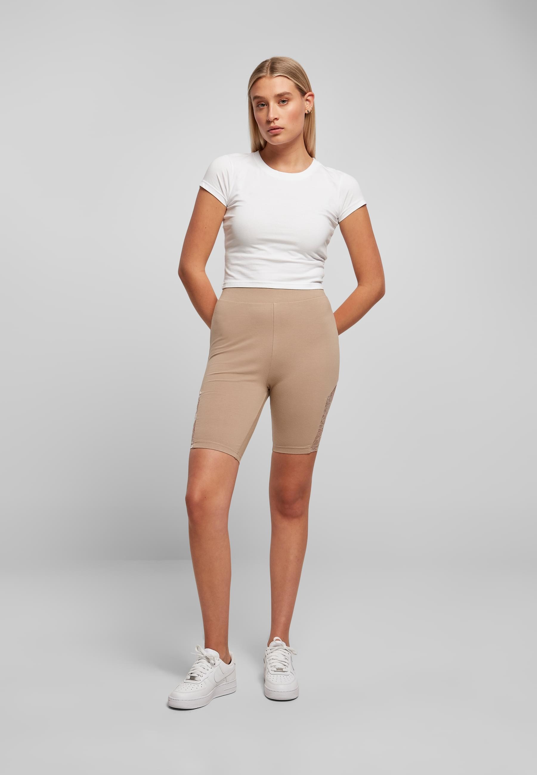 URBAN CLASSICS Radlerhose »Urban Classics Damen Ladies High Waist Lace Inset Cycle Shorts«, (1 tlg.)