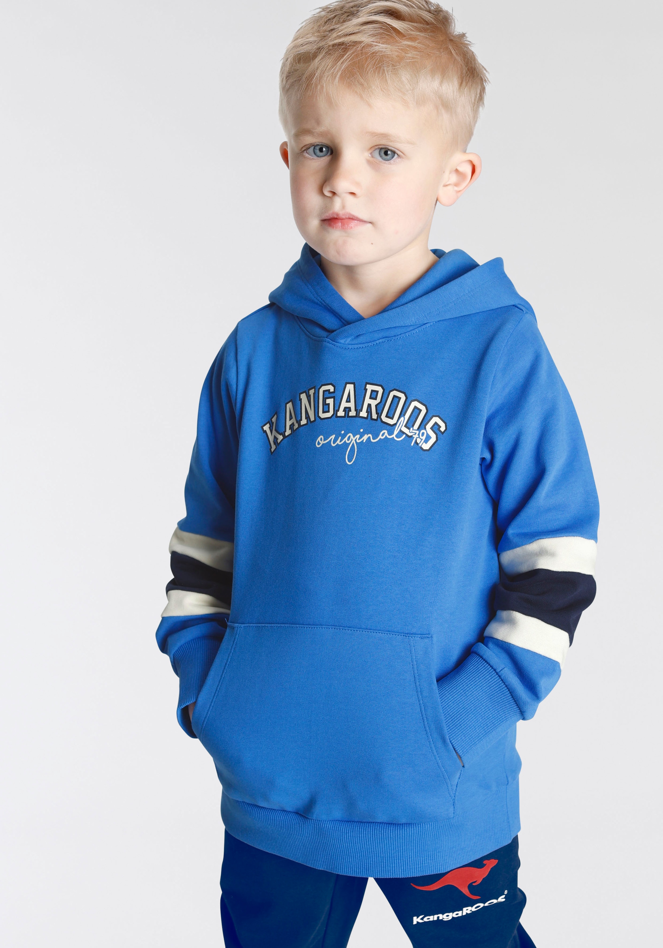Black Friday KangaROOS Kapuzensweatshirt »Colorblocking«, an Mini Streifen Jungen für den Ärmeln, BAUR mit 