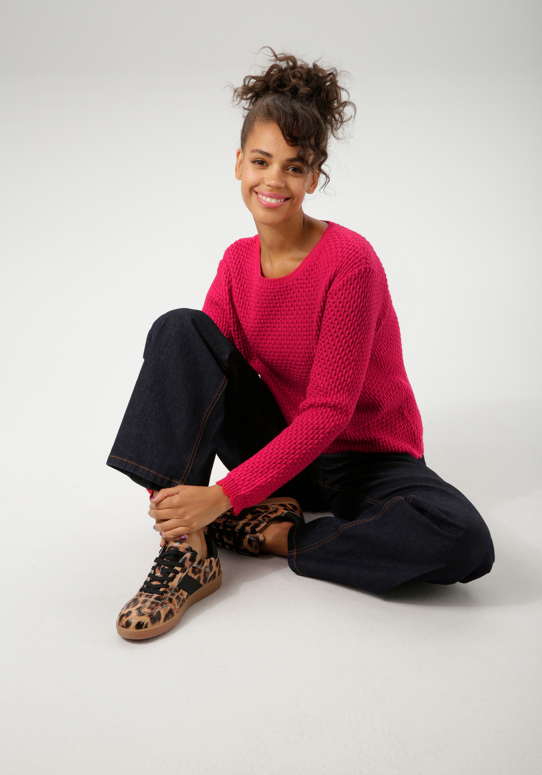 Aniston CASUAL Strickpullover, mit gewellten Bündchen am Saum und den langen Ärmeln - NEUE KOLLEKTION