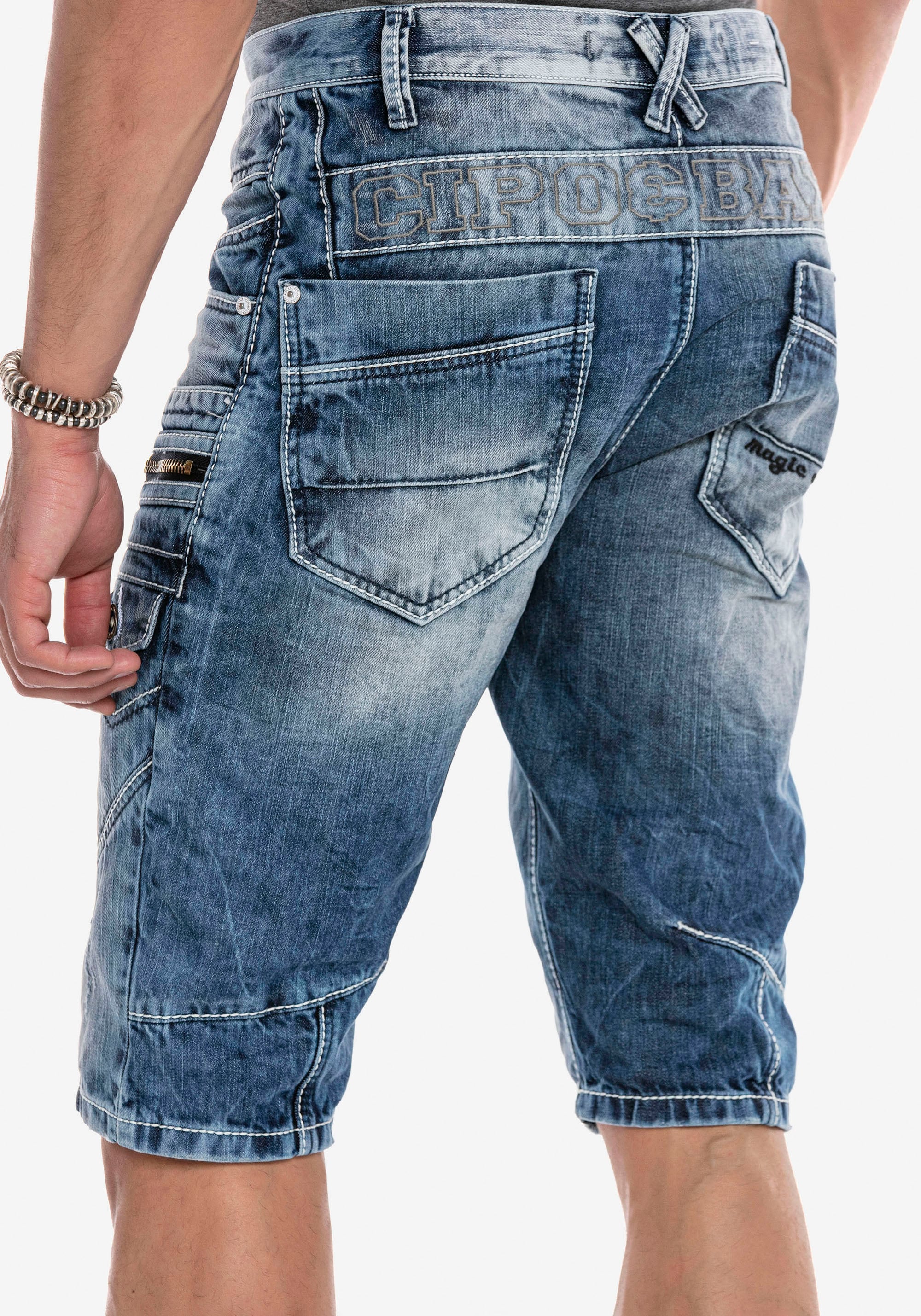 Cipo & Baxx Caprijeans, mit Logo Stickerei