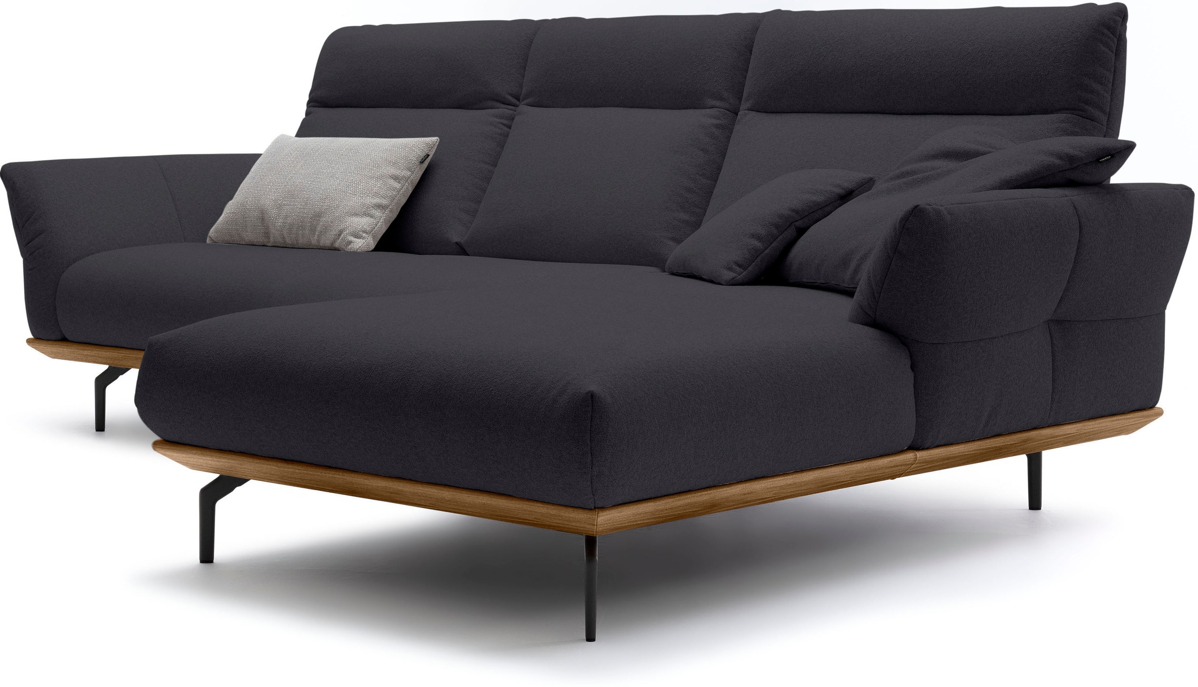 Creation BY ROLF BENZ Ecksofa »CR.460«, Sockel in Nussbaum, Winkelfüße in Umbragrau, Breite 298 cm