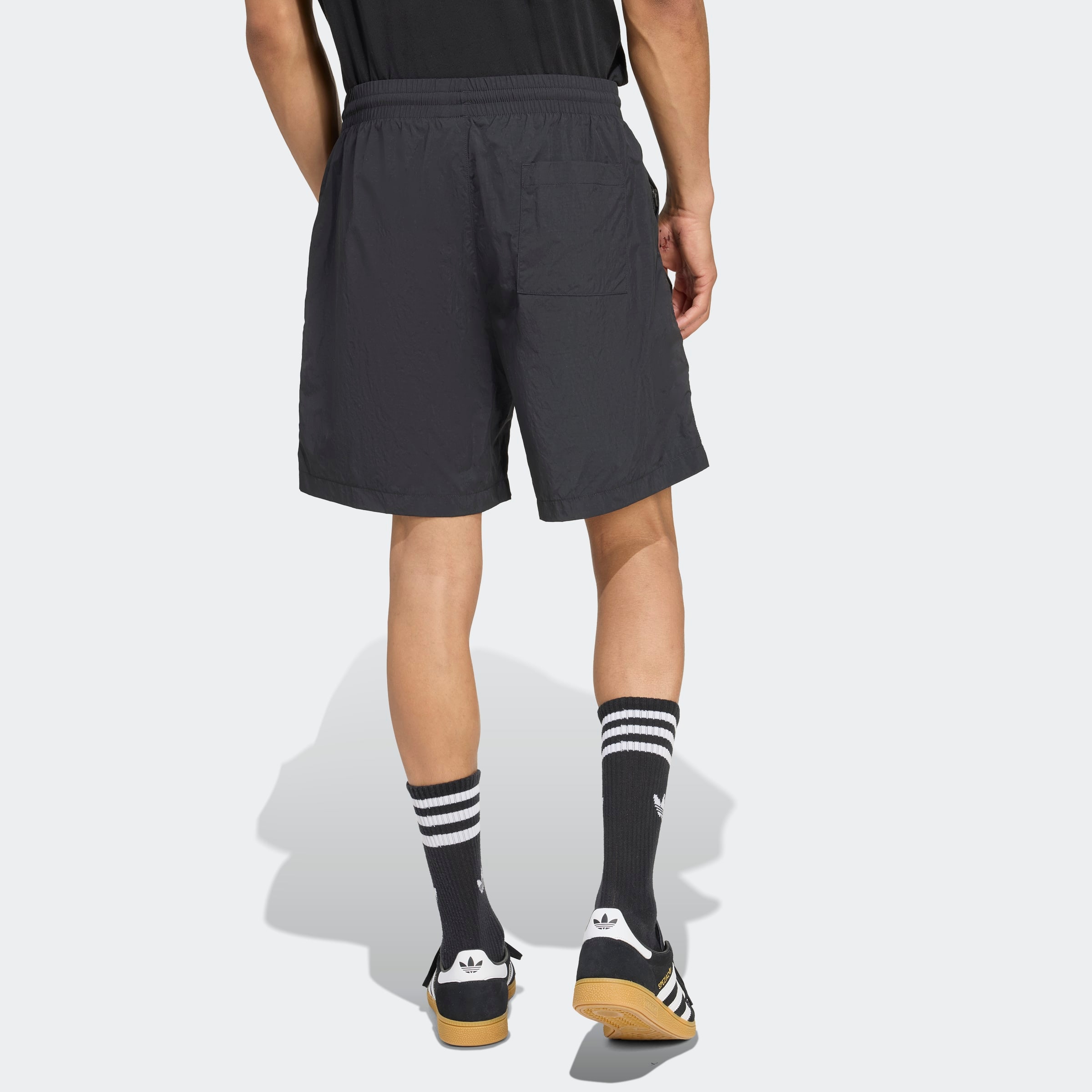 adidas Originals Shorts »ESS WVN«  für sportliche Aktivitäten, mit Kordelverschluss, normale Weite