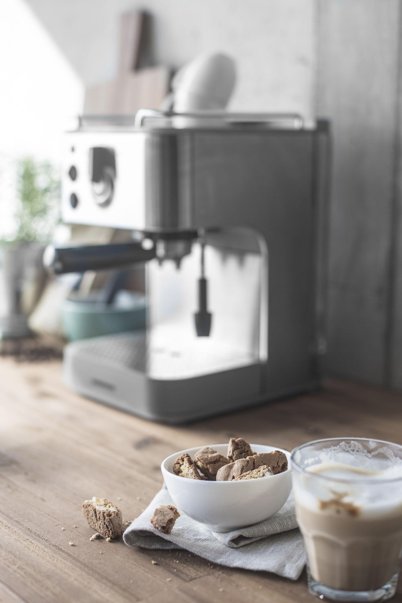 Gastroback Espressomaschine »Design Espresso Plus 42606«, Siebträger, auch für Espressopads geeignet, inkl. Milchkännchen