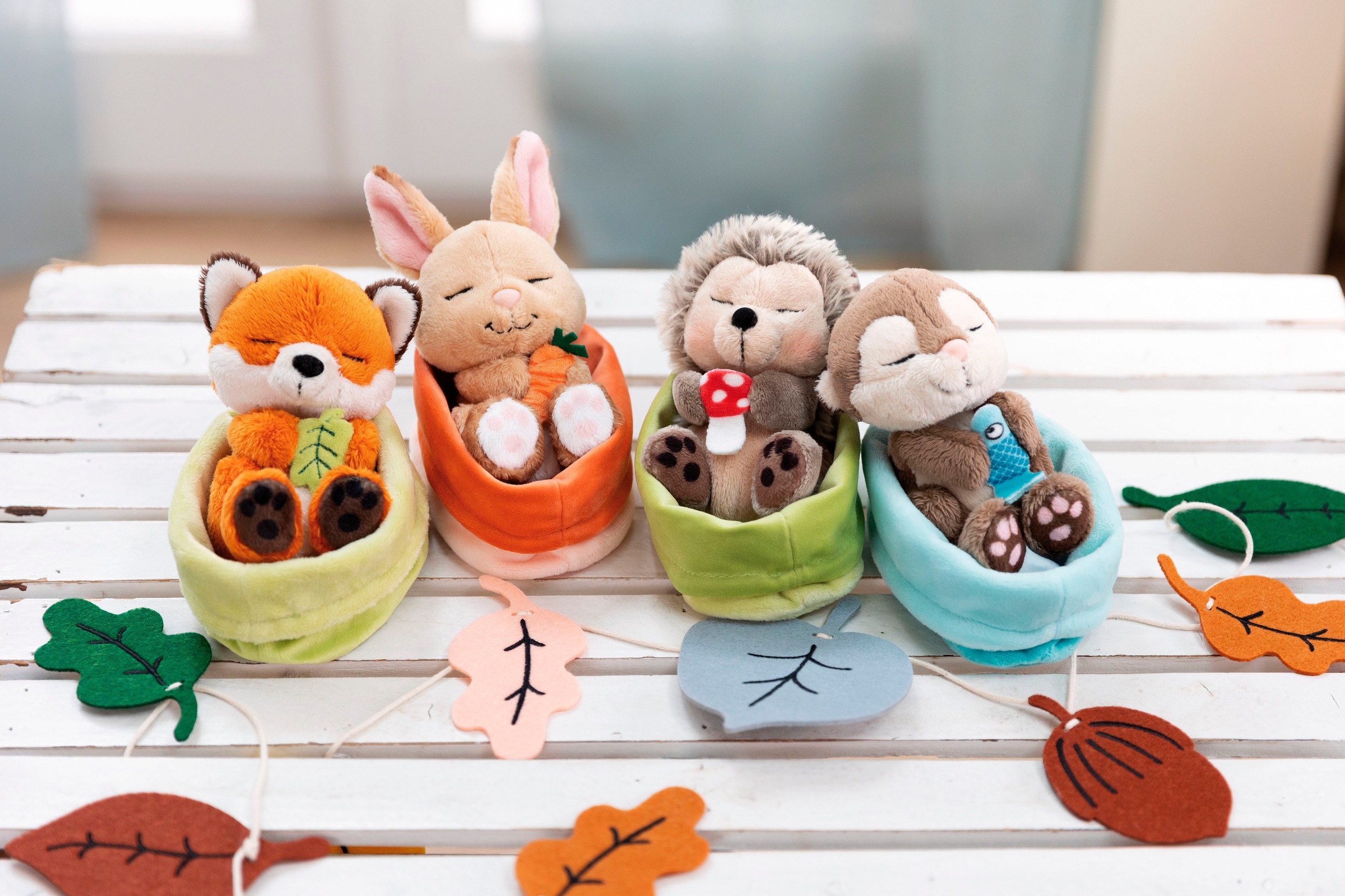 Nici Kuscheltier »Sleeping Pets GREEN, Hase mit Karotte 12 cm peach«, schlafend im Körbchen