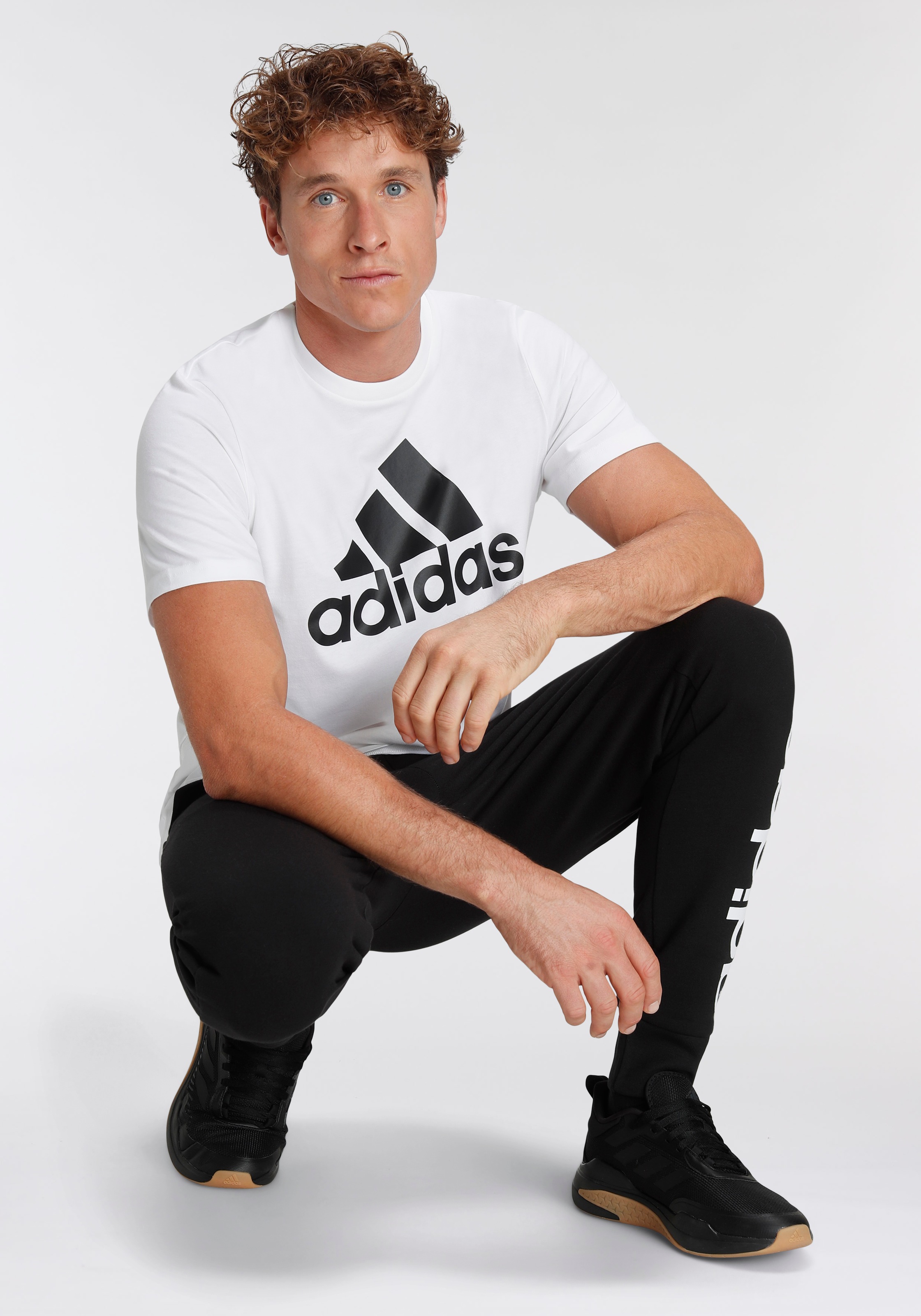 adidas Sportswear Sporthose »ESSENTIALS FRENCH TERRY TAPERED CUFF LOGO HOSE«, (1 tlg.)