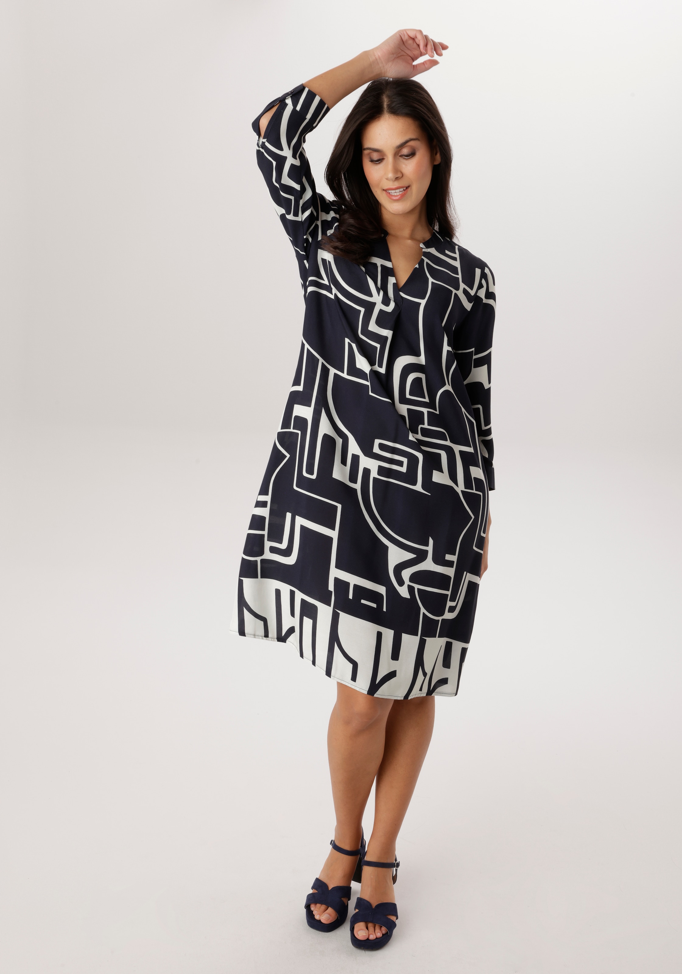 Aniston SELECTED Blusenkleid mit abstraktem, labyrinthartigem Linienmuster günstig online kaufen