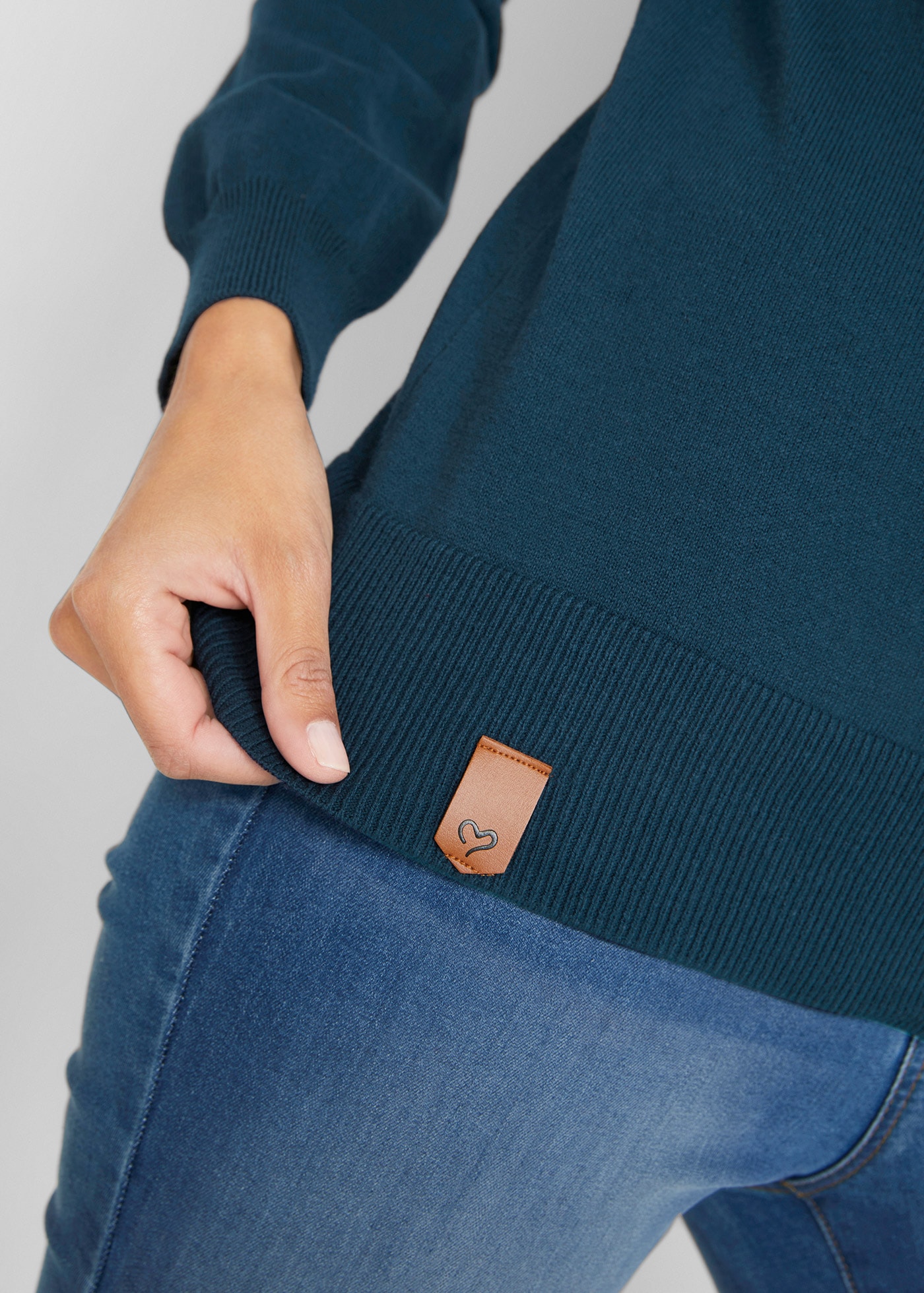 bonprix Strickpullover »Feinstrickpullover mit weitem Kragen« aus Baumwollmischung, weiter Rollkragen, mit kleinen Leder-Details