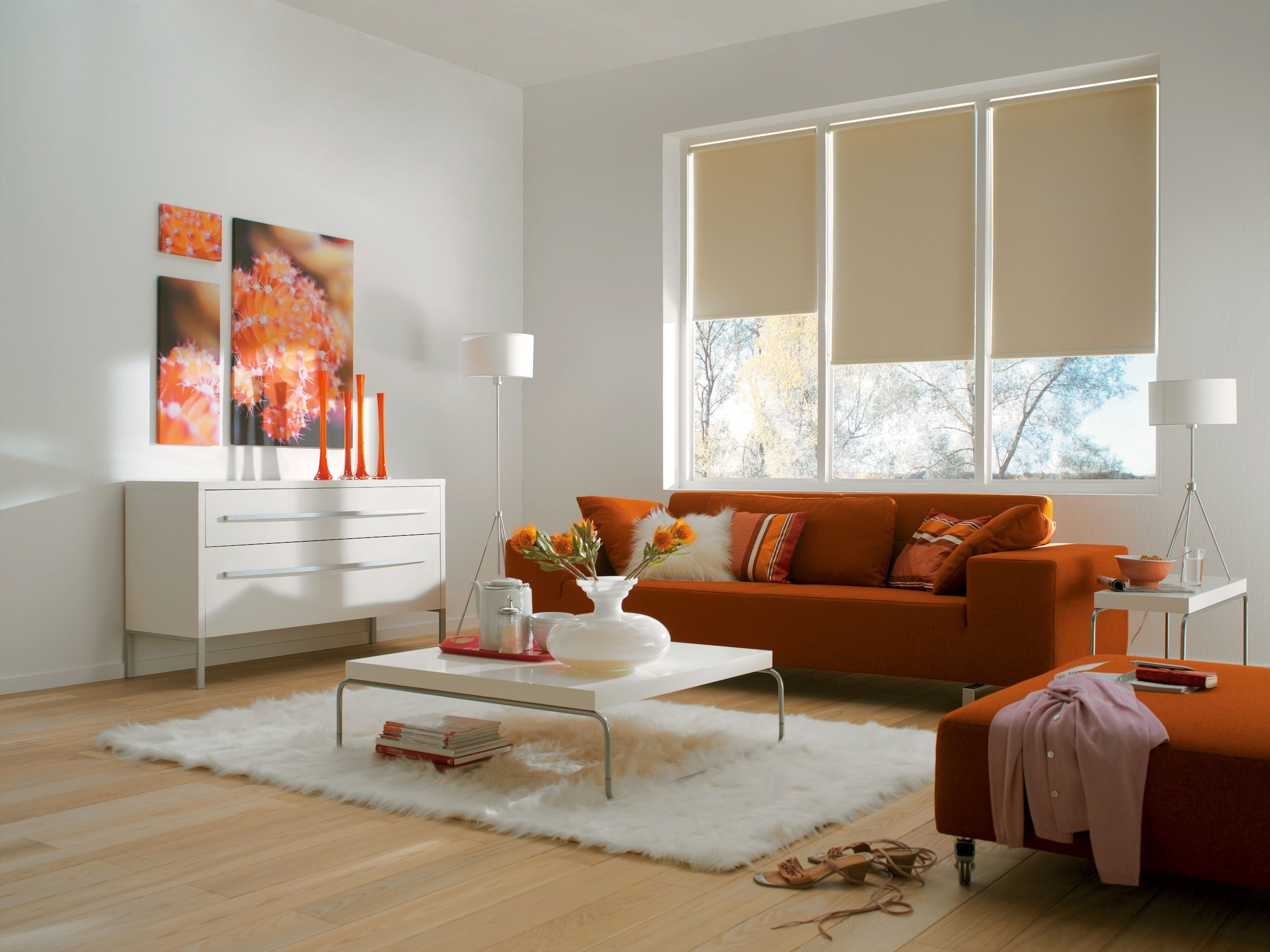 sunlines "New York" Lichtschutz Sichtschutz mit Bohren freihängend appgesteuert via Bluetooth, mit Motor und Akku, weißer Fallstab