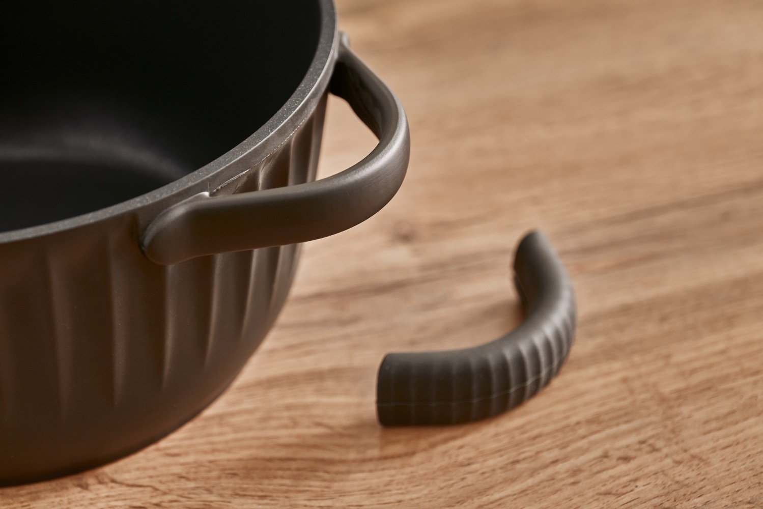 RESTO Kitchenware Bratentopf »Ascella, Schmortopf antihaftbeschichtet und spülmaschinenfest«, Aluminiumguss, (2 tlg.), Geeignet für alle Herdarten, auch Induktion, im Geschenkkarton