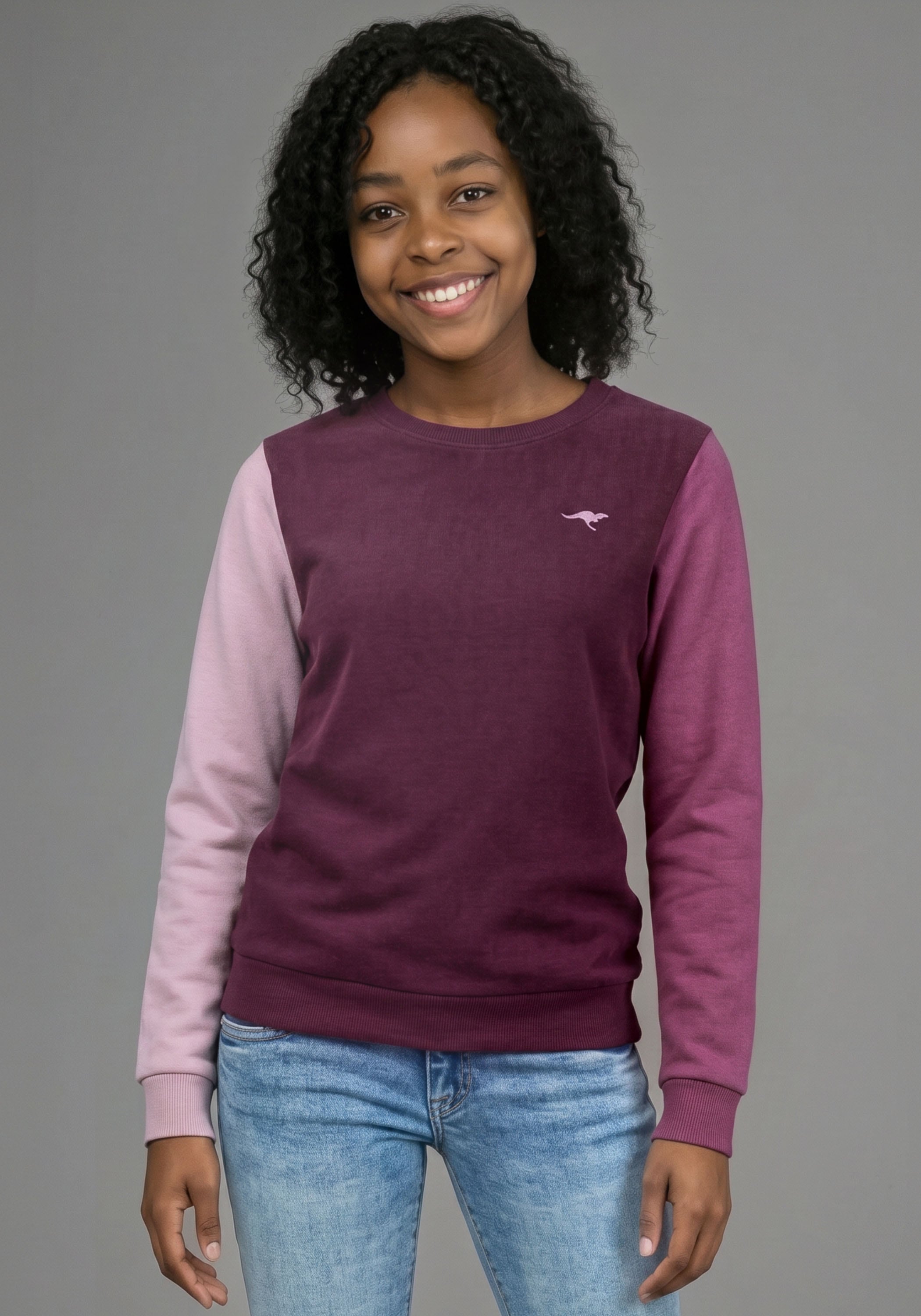 KangaROOS Sweatshirt "Sweatshirt mit kontrastfarbigen Ärmeln und KangaROOS Stickerei", für Mädchen, mit Colorblocking, aus Sweatware, in Basic-Passform