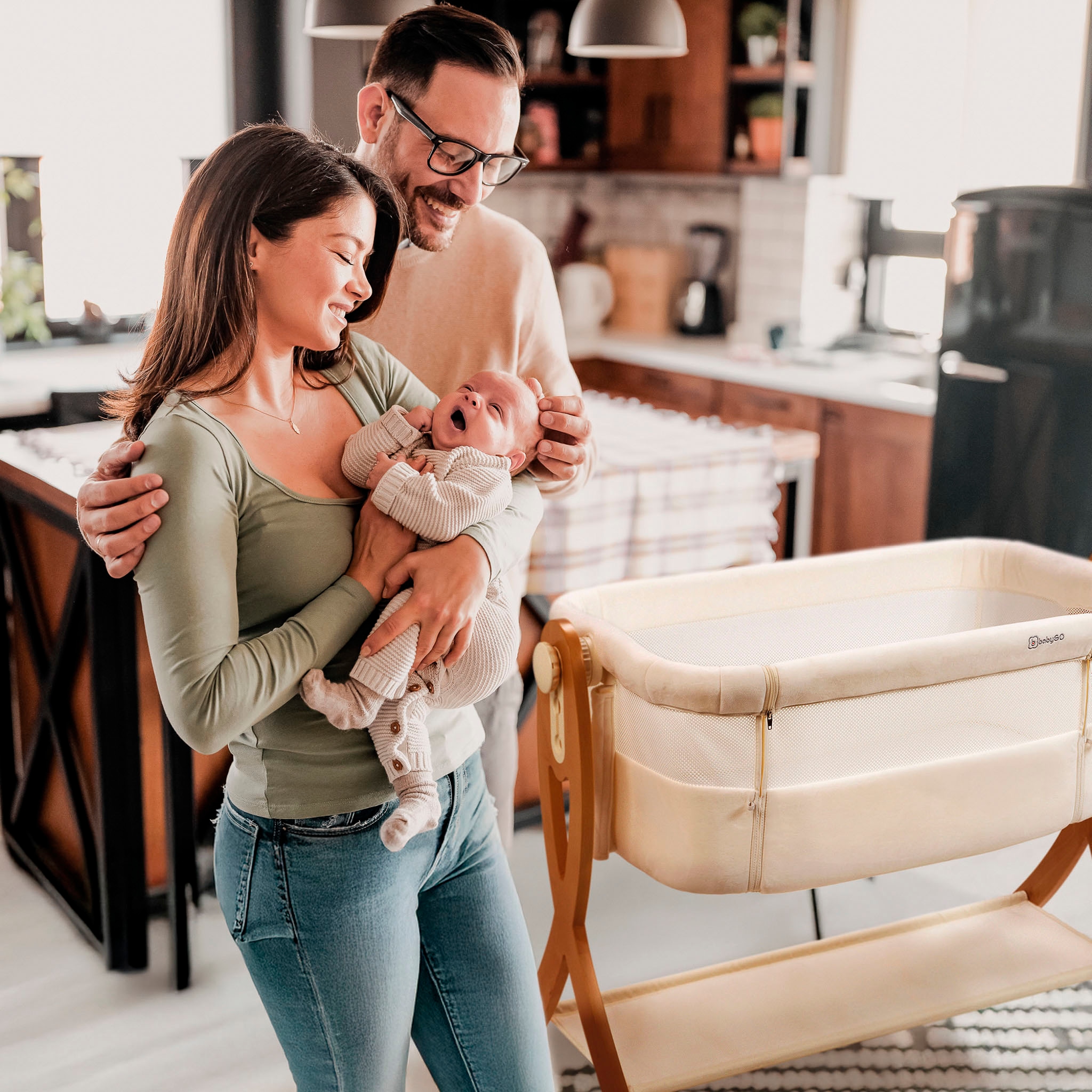 BabyGo Beistellbett »SidebySide, weiß/beige«, mit Schaukelfunktion