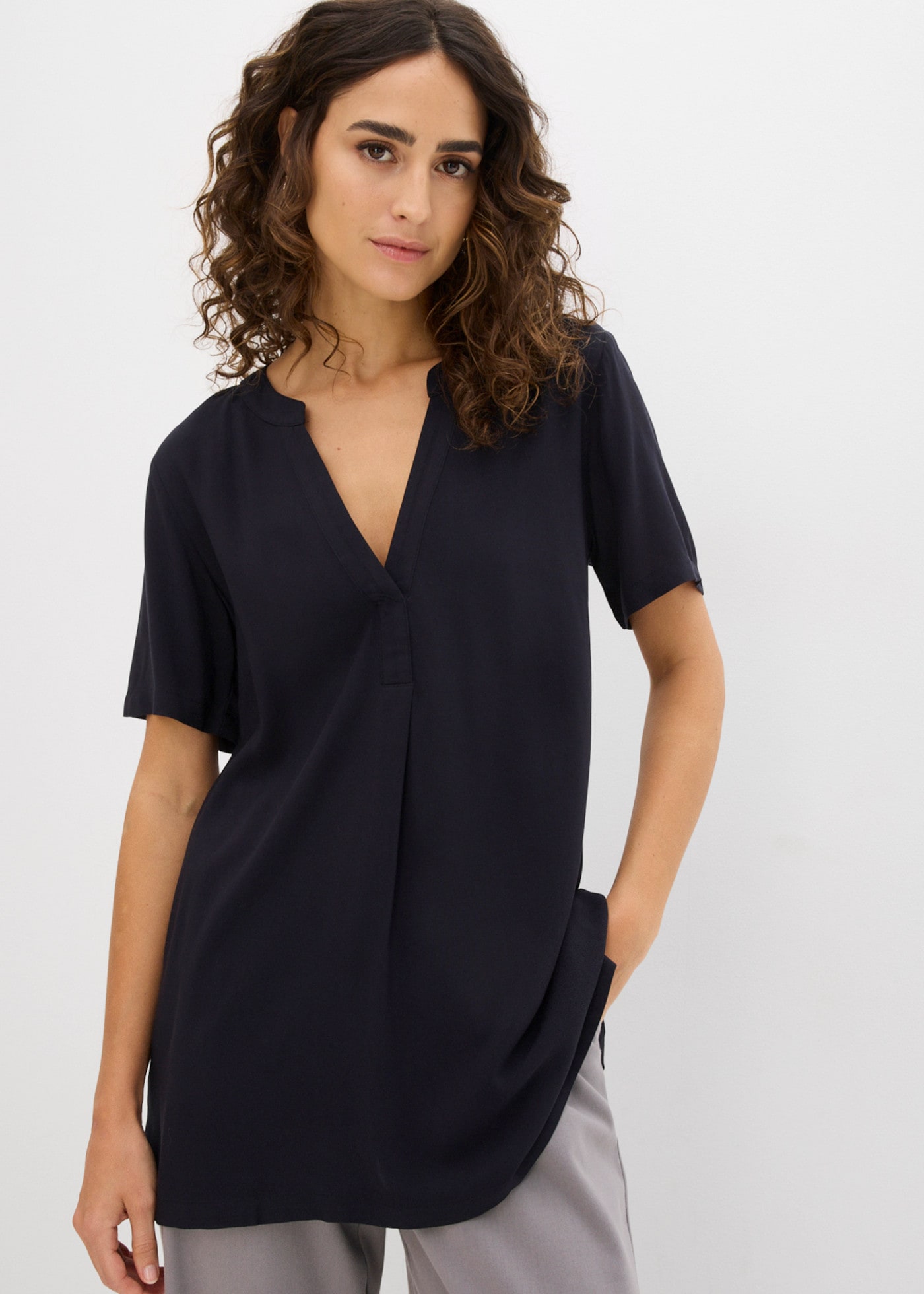 bonprix Longtunika gerader Schnitt, mit kurzem Arm, mit Henleykragen, aus Viskose