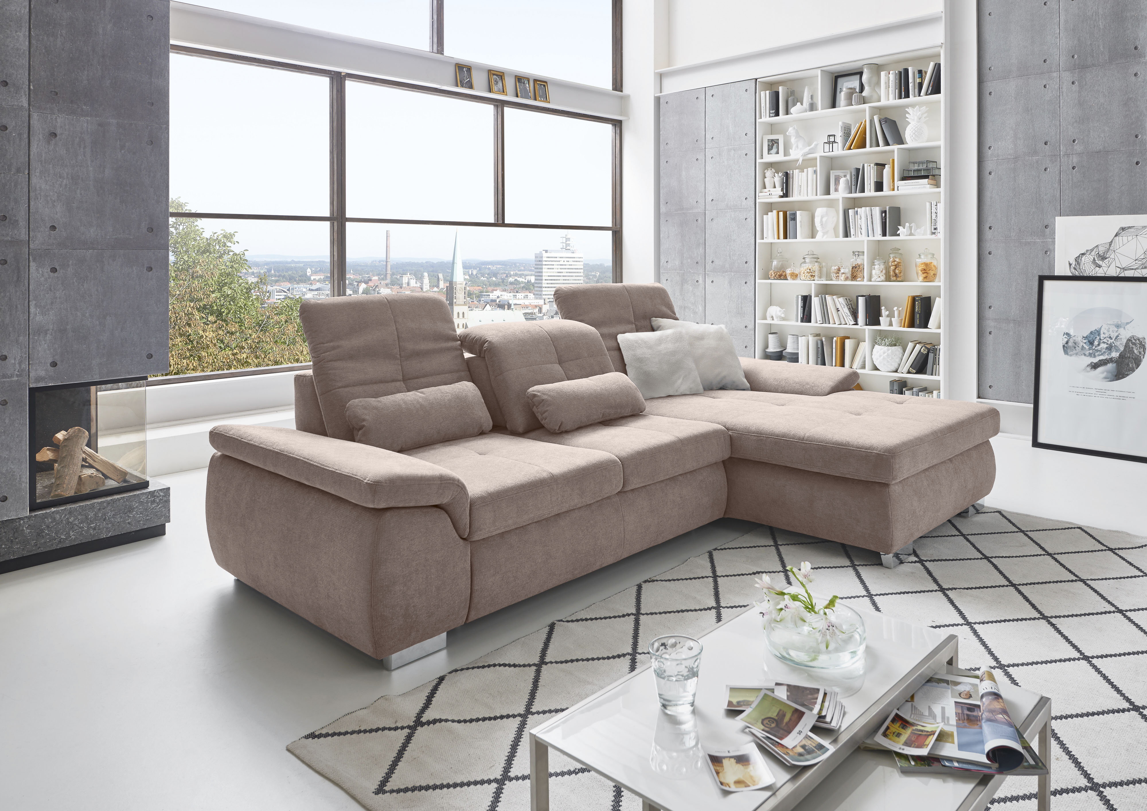 Die PlanBar Ecksofa "MP-IN16037 L-Form, Breite 289 cm, mit Federkern-Polsterung" mit Sitztiefenverstellung & Zierkissen