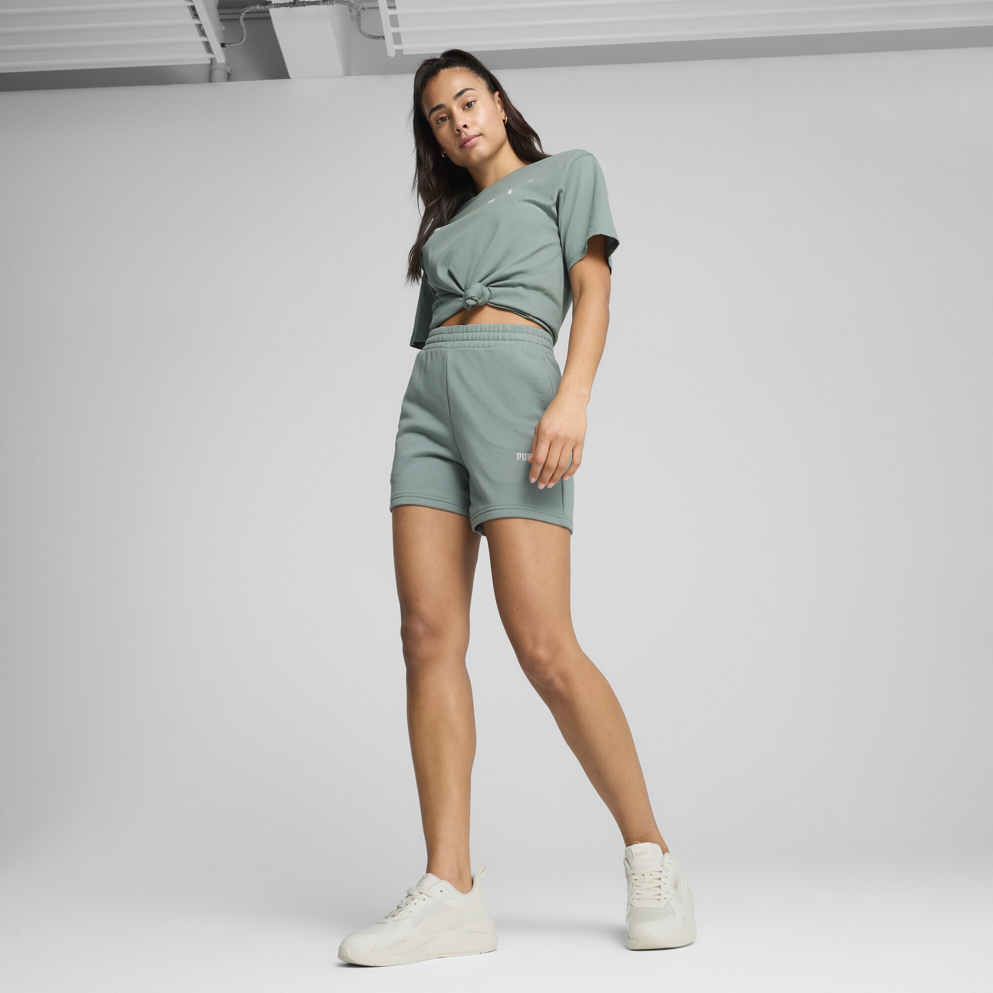 PUMA Sporthose »ESS Small No. 1 Logo 5'' Hochgeschnittene Shorts Damen«