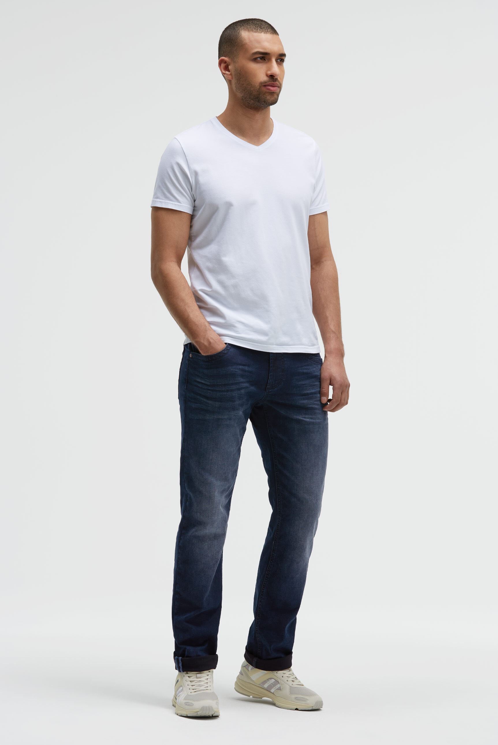Regular-fit-Jeans CAMP DAVID, Herren, Gr. 38, Länge 32, blau, Denim/Jeans, Material: 65% Baumwolle, 23% Polyester, 10% Viskose, 2% Elasthan, Zusatz: Enthält nichttextile Teile tierischen Ursprungs (Badge), Abriebeffekte, regular fit, Jeans, mit normaler L 2
