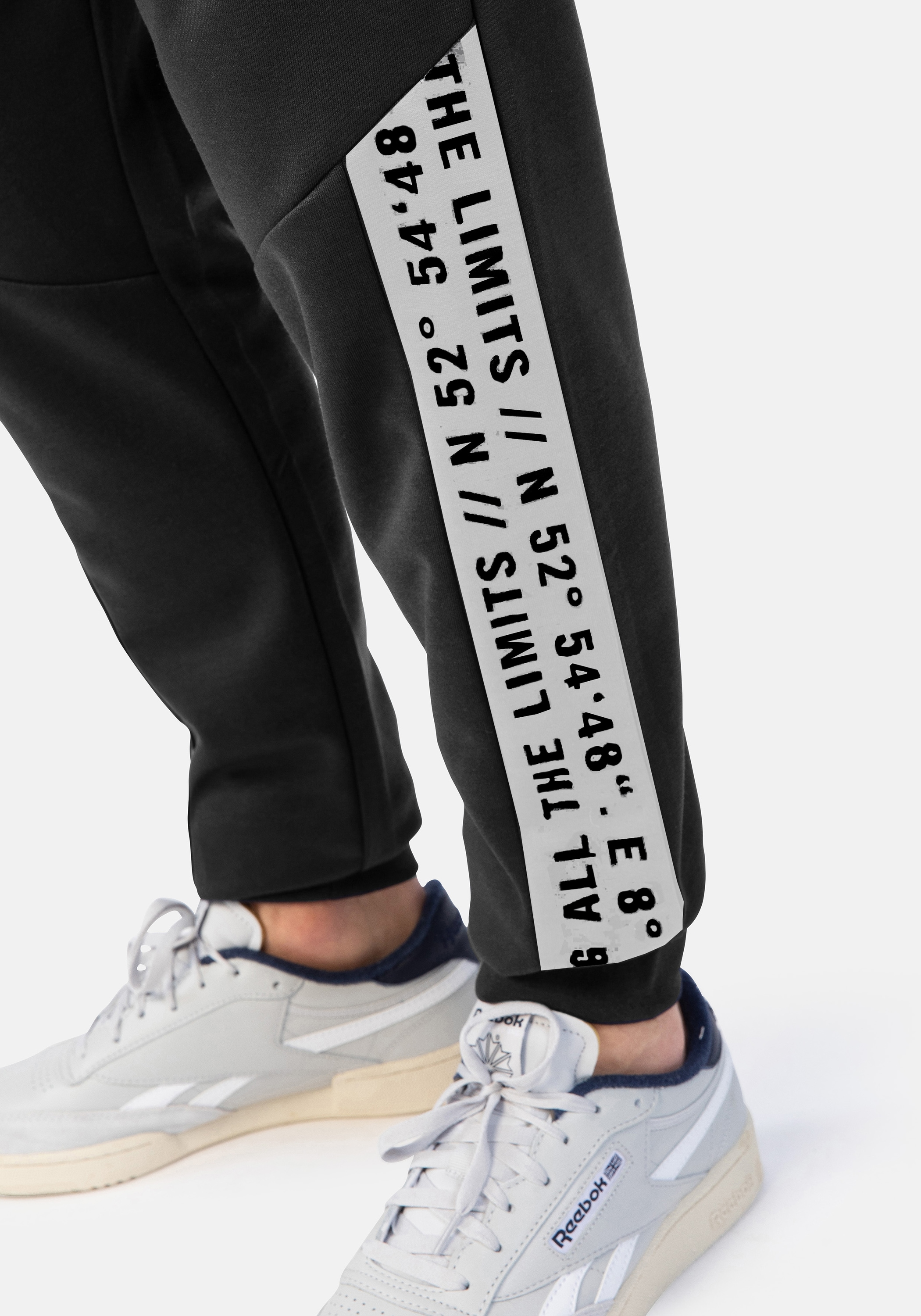 HERO by John Medoox Sporthose »High Tech - Sweat Hero by John Medoox Jogginghose«, Sporthose Tapered Fit Sport Funktionsqualität für Herren