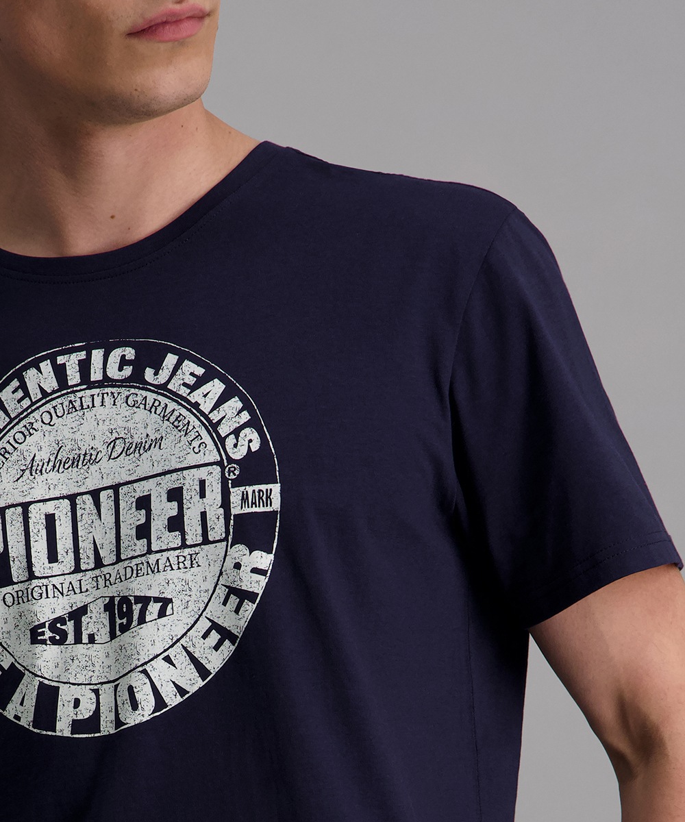 Thumbnail - Pioneer Authentic Jeans T-Shirt in normaler Passform