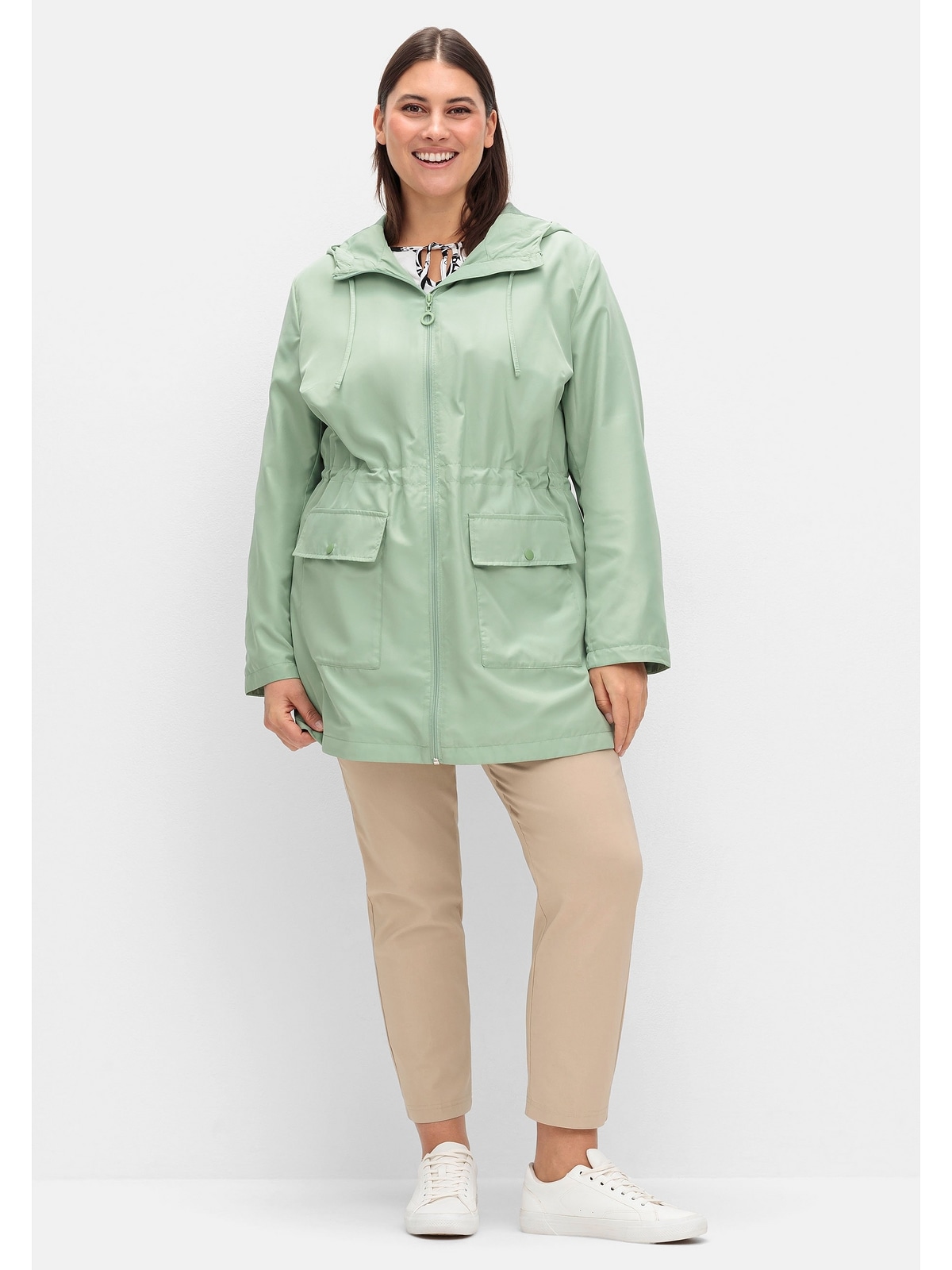 Sheego Outdoorjacke »Große Größen«, mit Kapuze, mit Reißverschluss und Tunnelzug