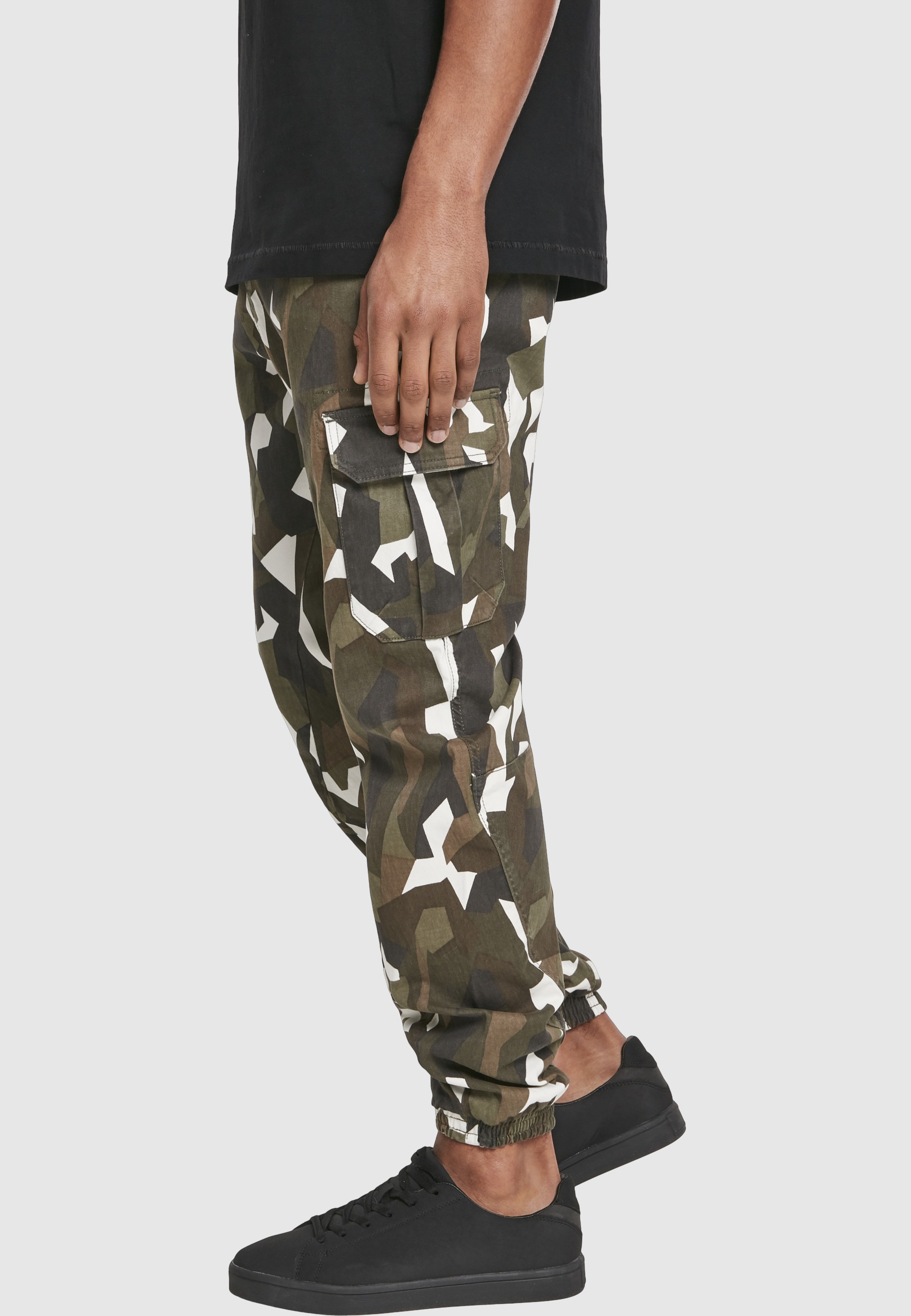 URBAN CLASSICS Cargohose »Urban Classics Herren Geometric Camo Stretch Twill Cargo Pants«