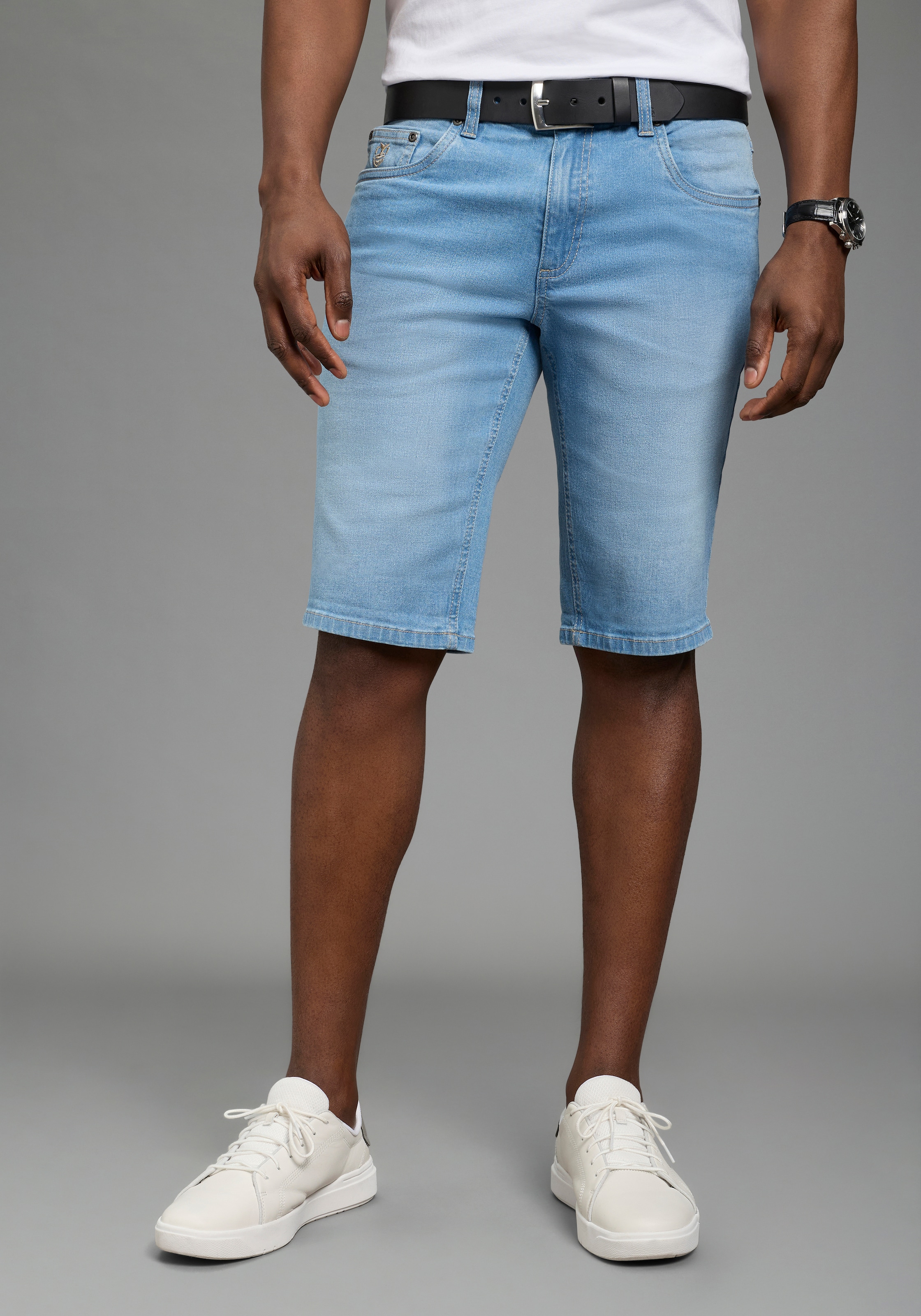 DELMAO Jeansshorts gerade geschnittene Beine, Regular-Fit, kniefreie Länge günstig online kaufen