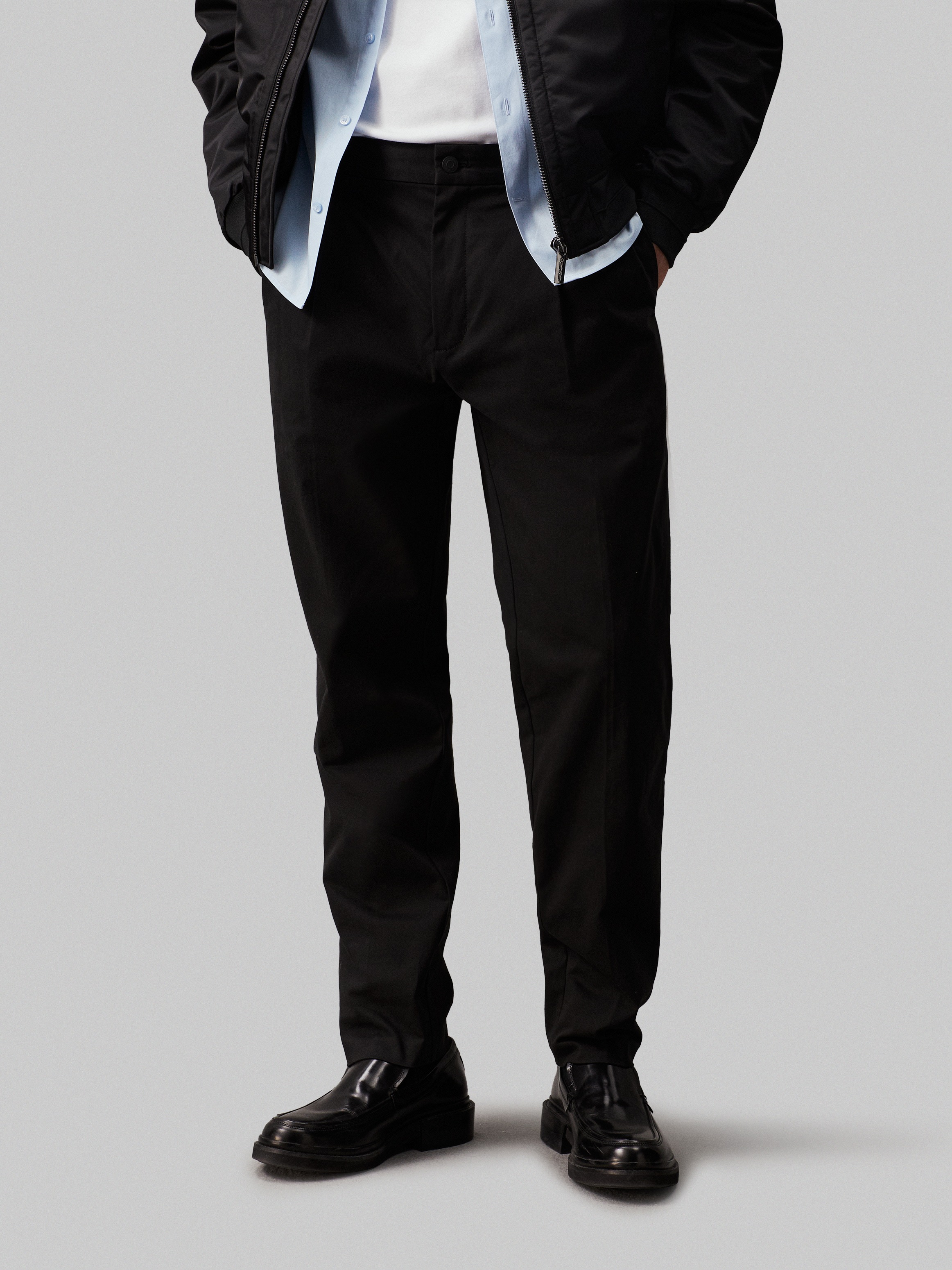Calvin Klein Bügelfaltenhose »MODERN TWILL TAPERED PLEAT PANTS«, mit Logoprägung