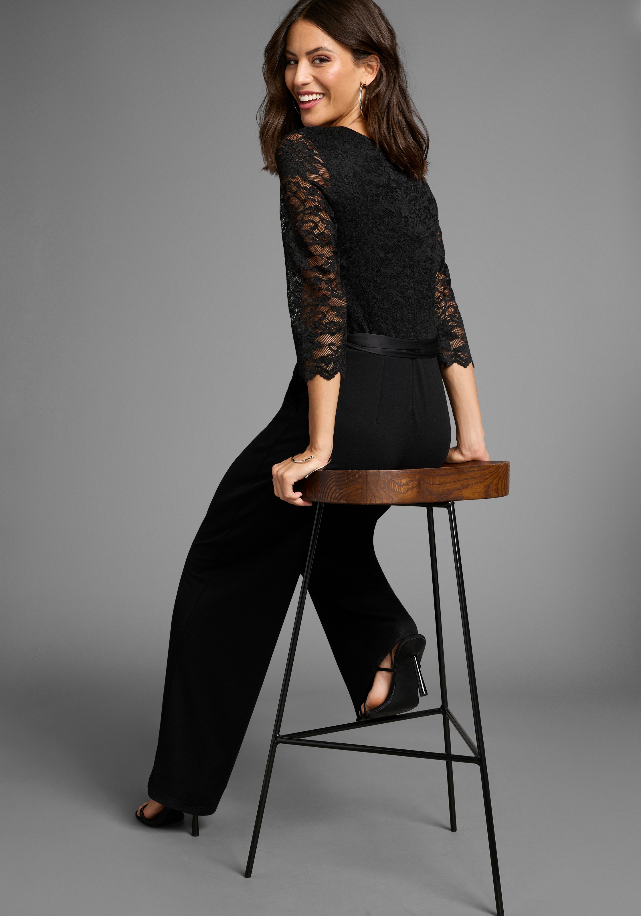 Laura Scott Jumpsuit, mit Spitzenoberteil und Satin-Bindegürtel günstig online kaufen