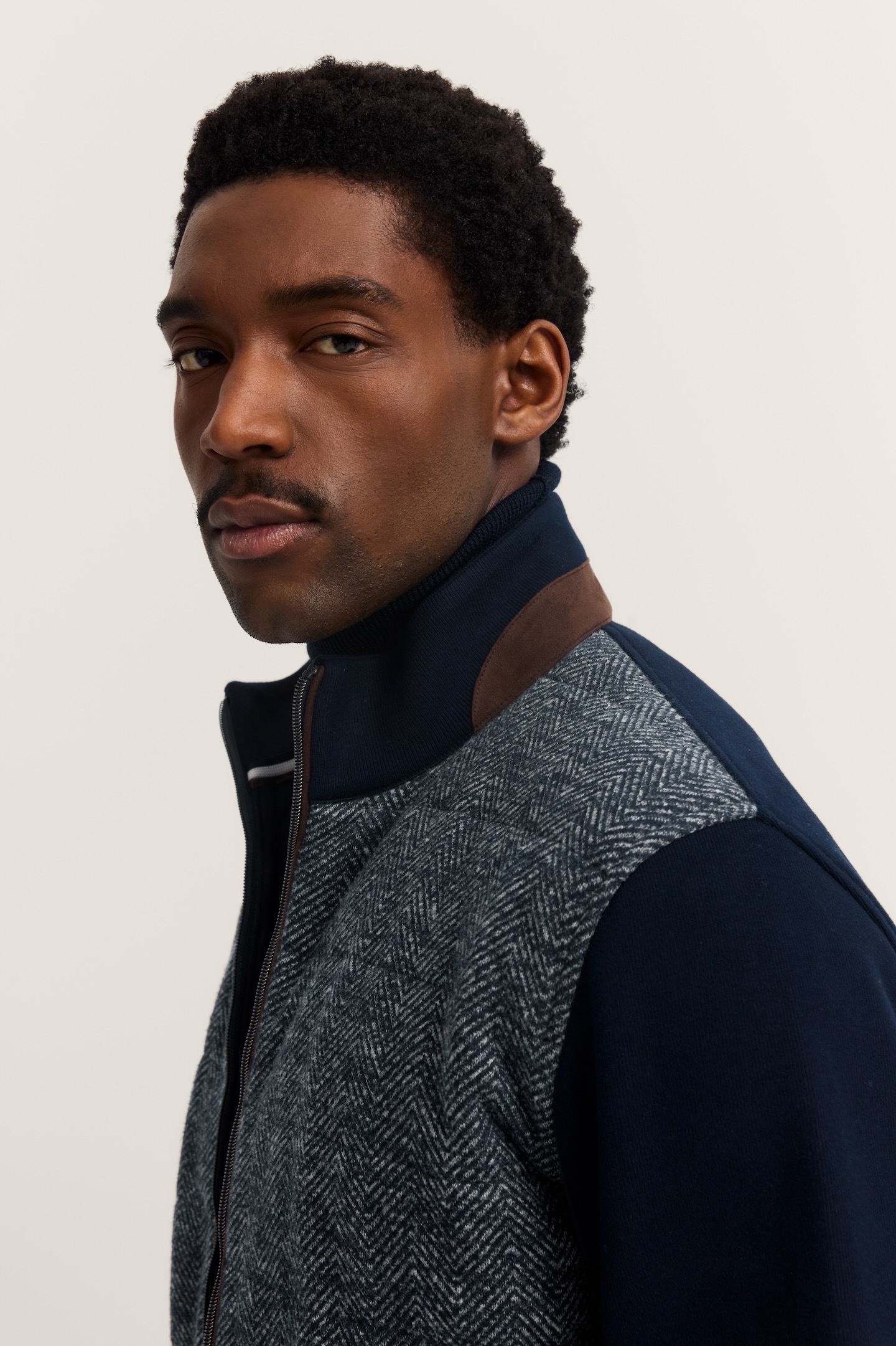 bugatti Sweatjacke »Regular Fit«, mit Stehkragen und aus Baumwollmix