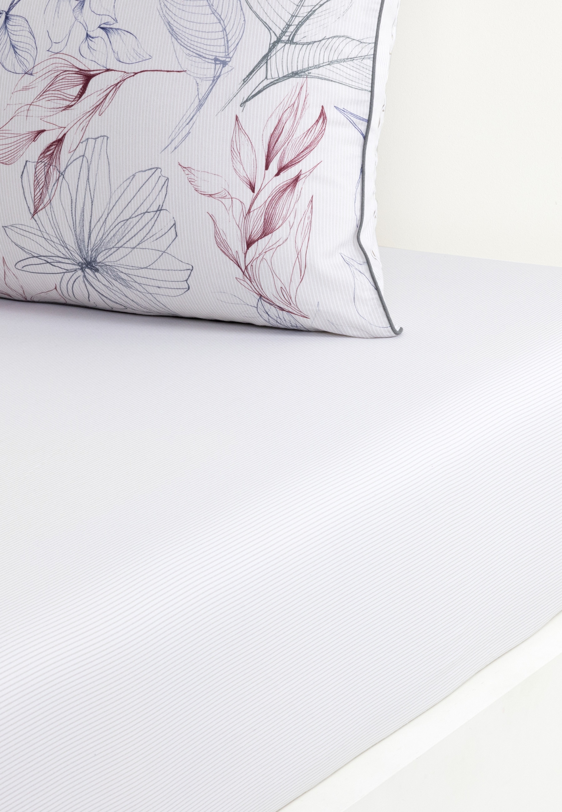 Lacoste Wendebettwäsche »LSKETCH« 2 tlg. ab Größe 135x200 cm, PREMIUM, 100% Baumwolle, Blumen, Wende: Streifen