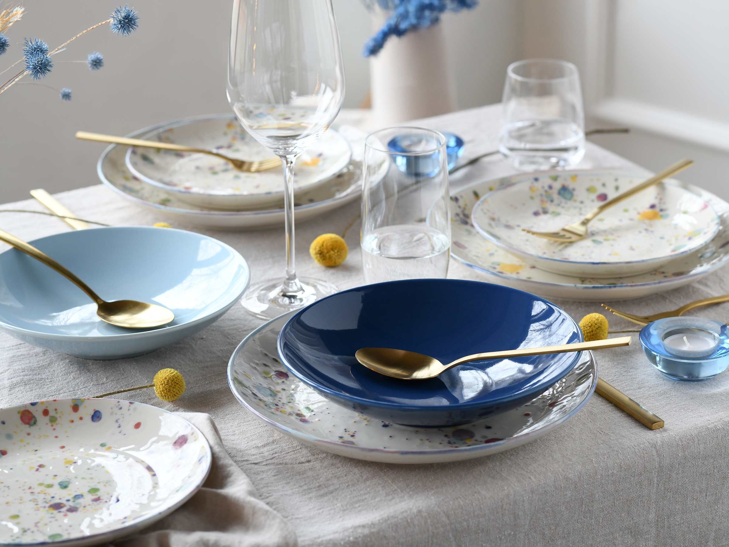 CreaTable Teller-Set »Candy Drops, Tellerset 12-tlg.«, (Set, 12 tlg.), Unregelmäßige bunte Punkte, Gute Laune Geschirr, Frisch, Freundlich