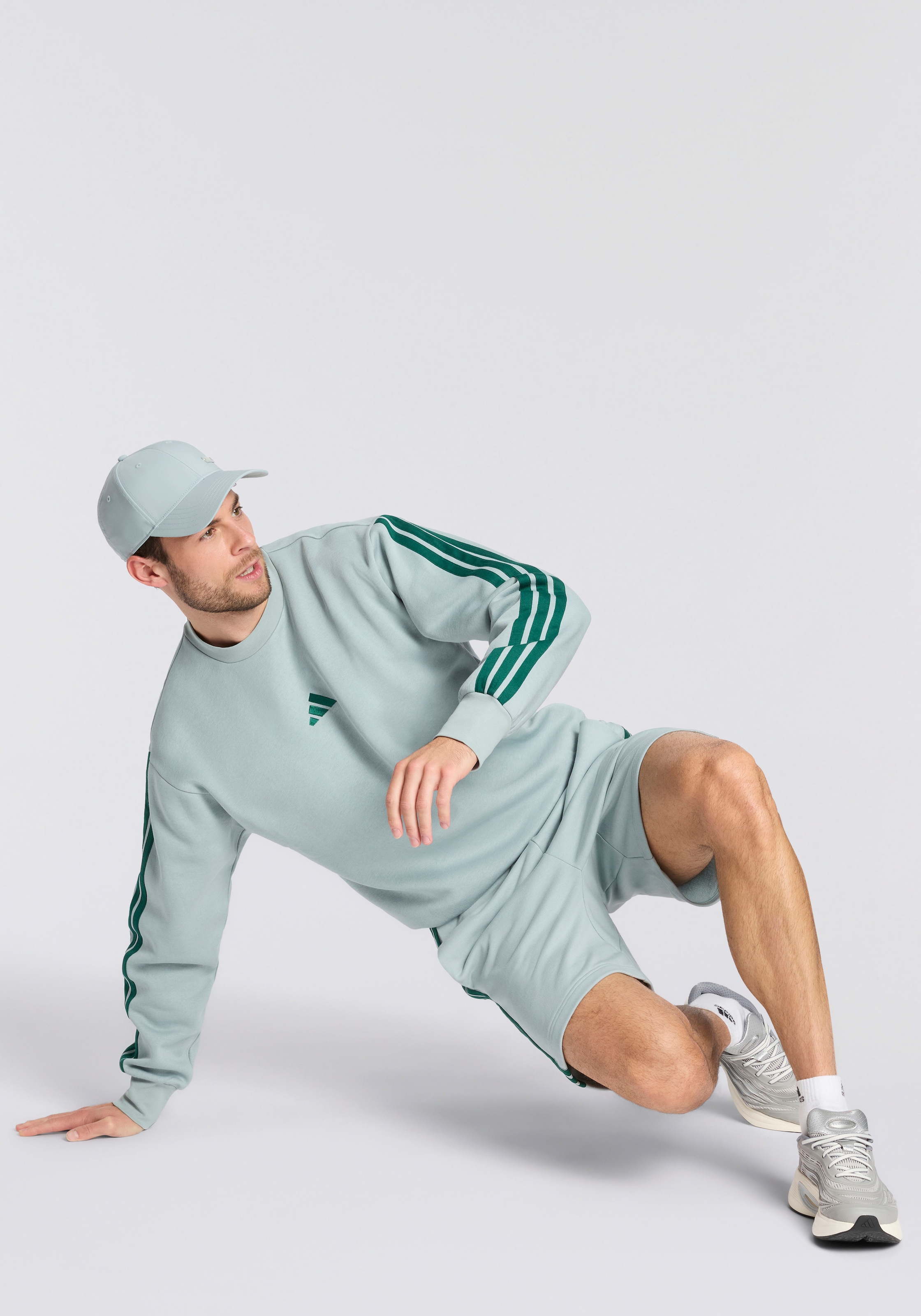 adidas Sportswear Shorts »ESSENTIALS 3-STREIFEN FRENCH TERRY«  für Laufaktivitäten und sportliche Anlässe, mit Kordelverschluss