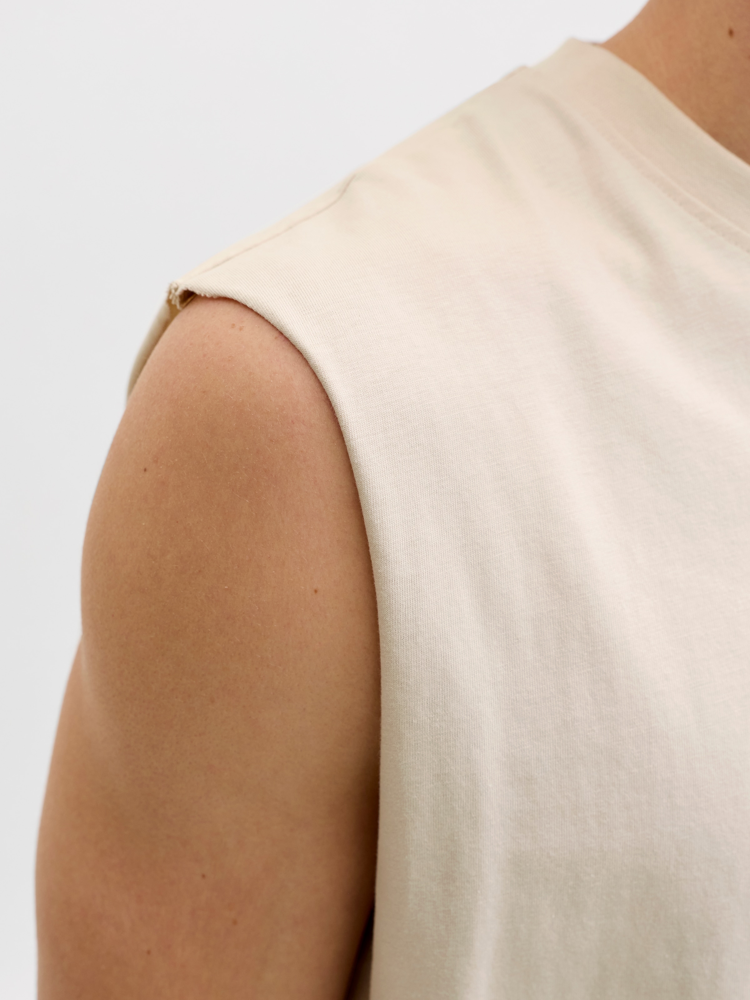 Jack & Jones Muscleshirt »JJESOHO SLEEVELESS TEE SN« mit Logobranding