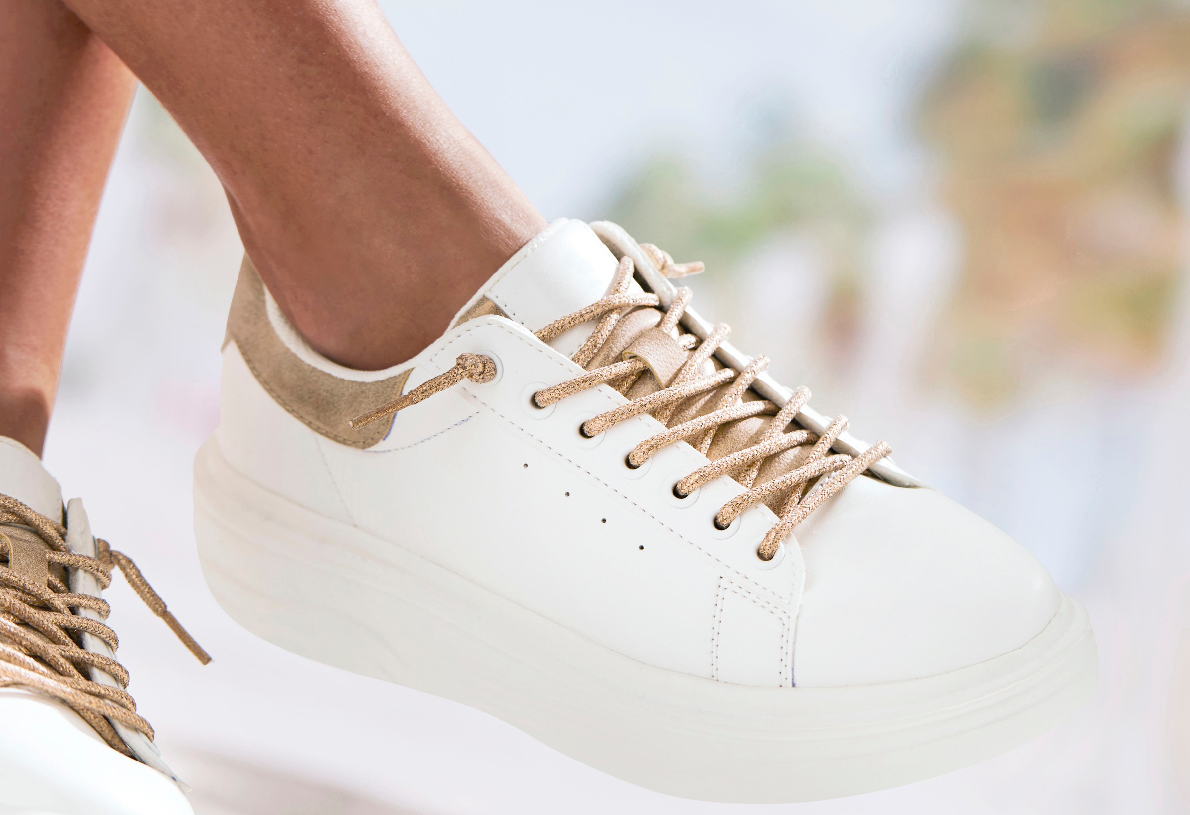 LASCANA Sneaker, Slip-On-Sneaker mit Metallicdetails, Freizeitschuhe VEGAN günstig online kaufen