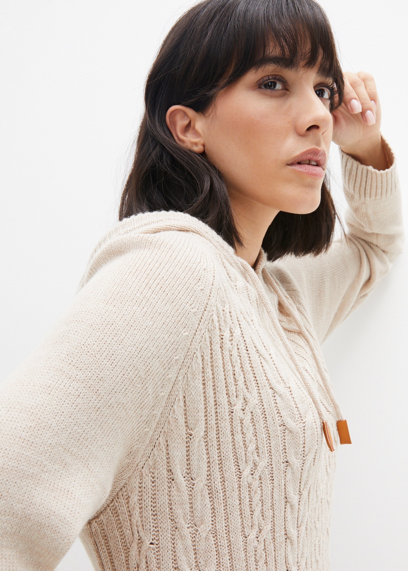 Thumbnail - bonprix Strickkleid "Kapuzen-Strickkleid mit Zopfmuster" mit Kapuze, aus Polyacryl, lässig geschnitten, mit Eingrifftasc...