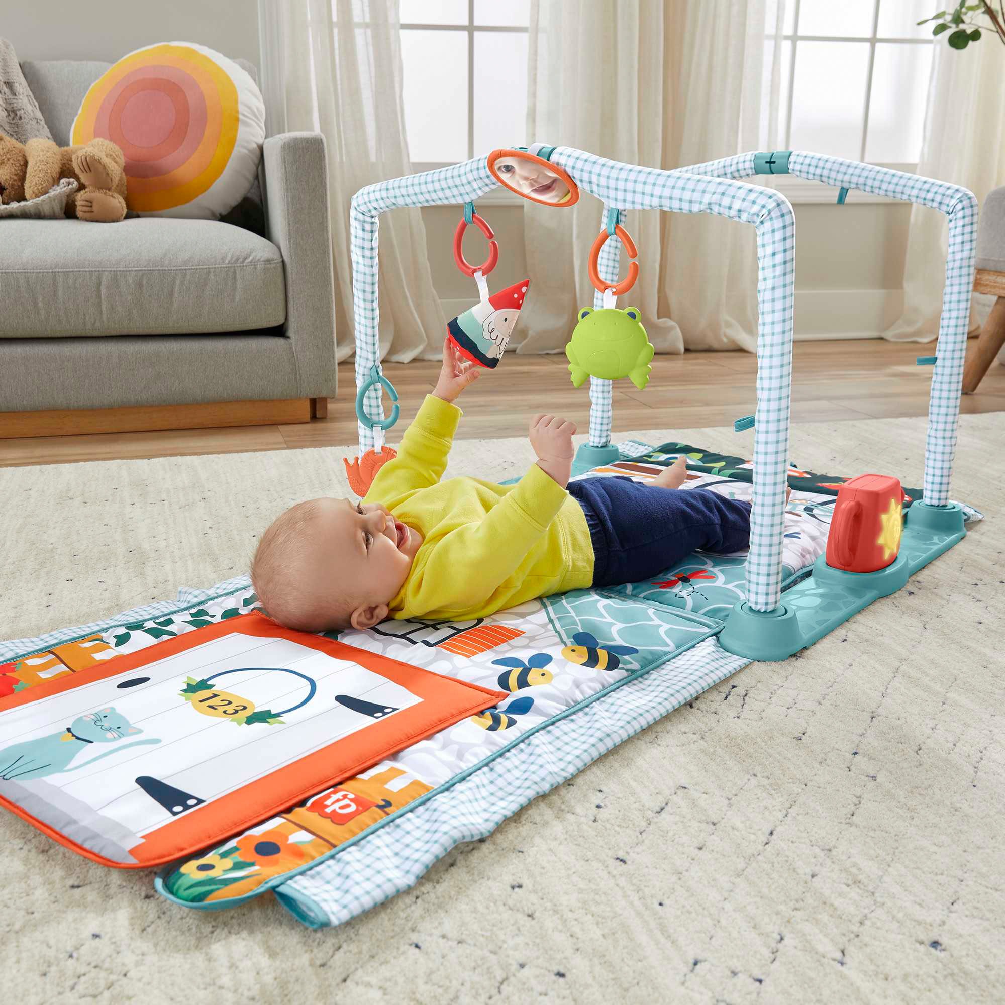 Fisher-Price® Baby Gym »3in1 Kleines Ferienhaus Spieldecke«, zum Spielhaus umbaubar; mit Licht und Sound